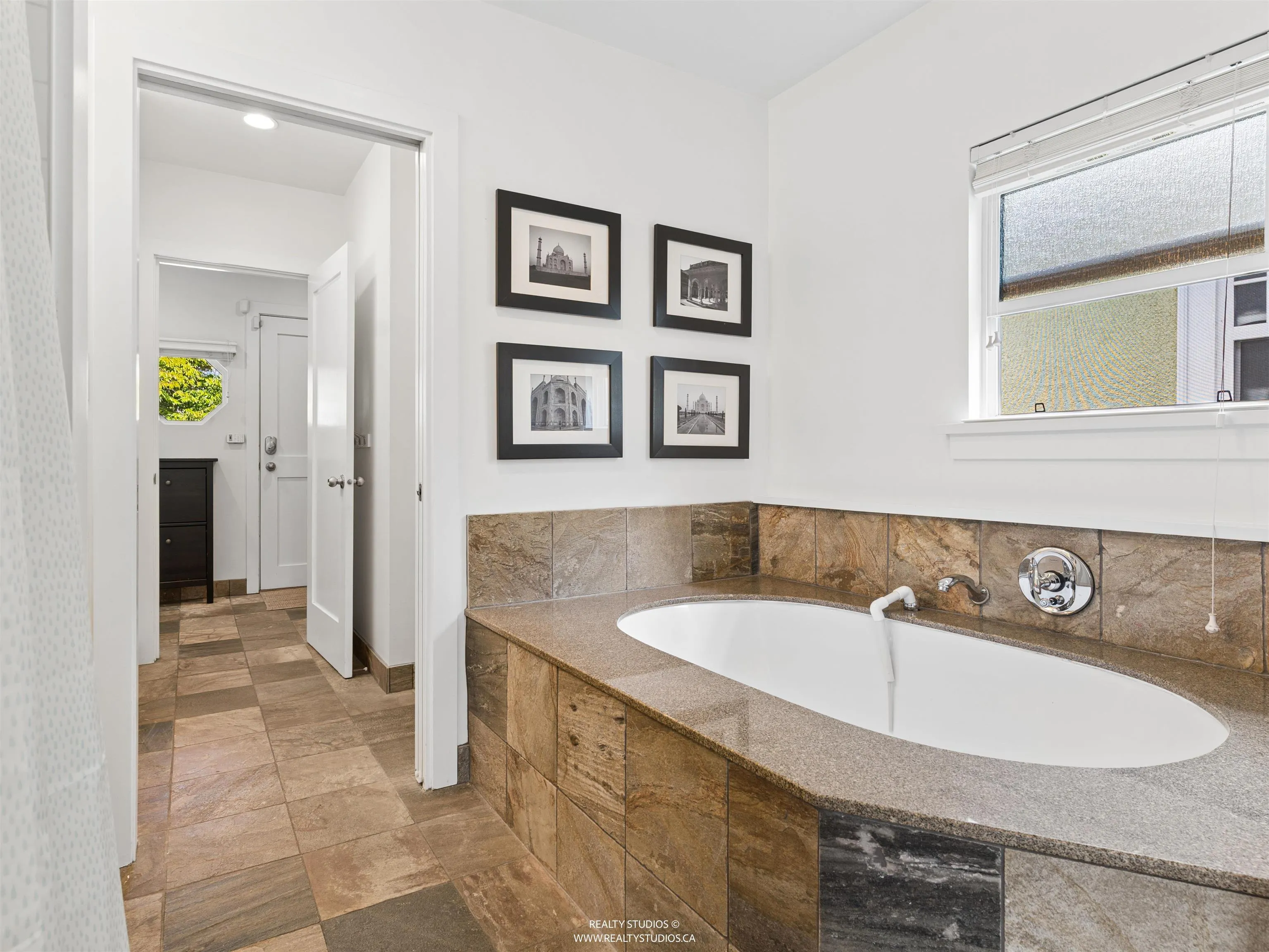 558 W 19th Avenue