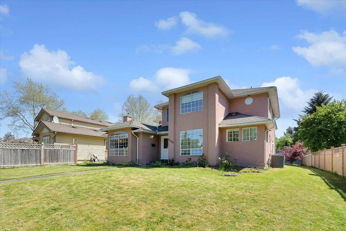 8648 140 Street