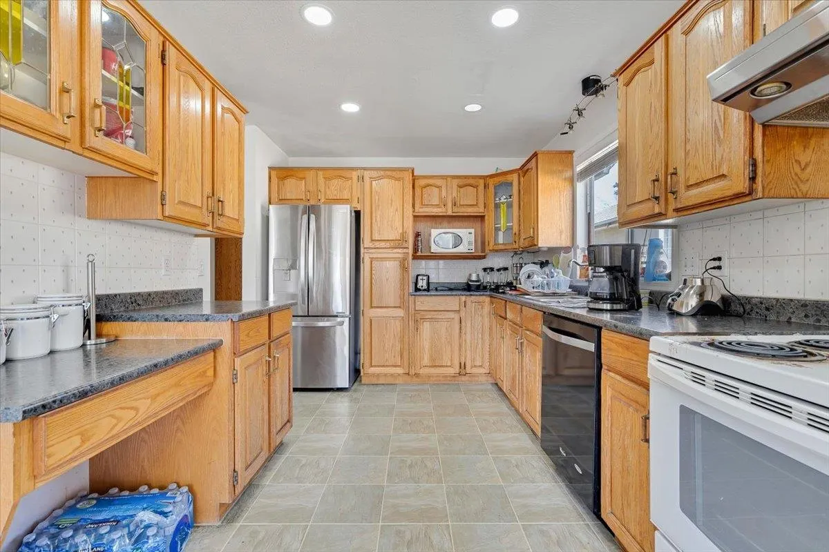 8648 140 Street
