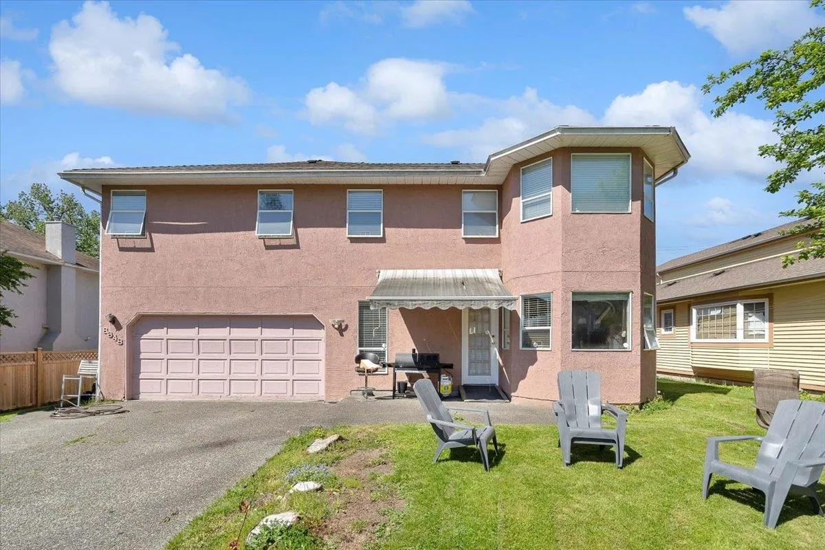 8648 140 Street