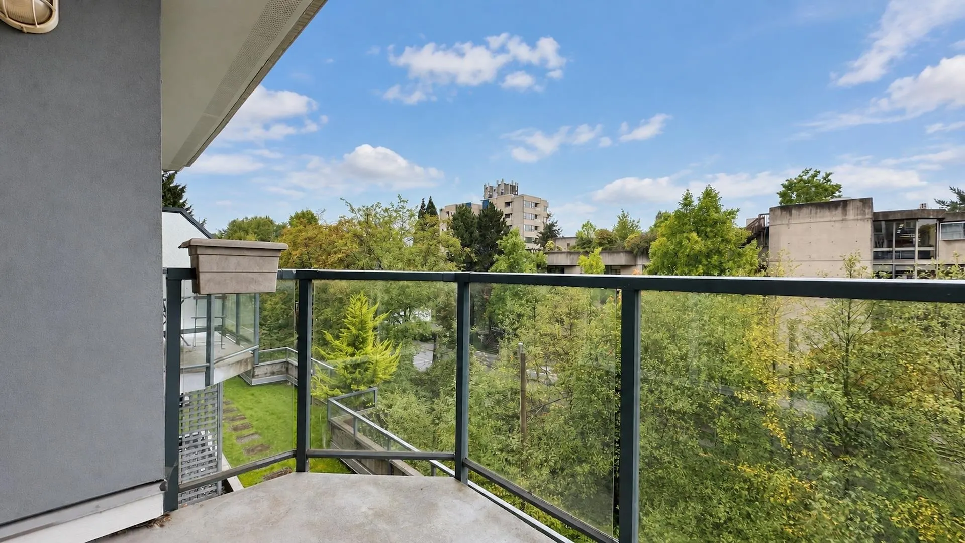 1355 W 4th Avenue #10