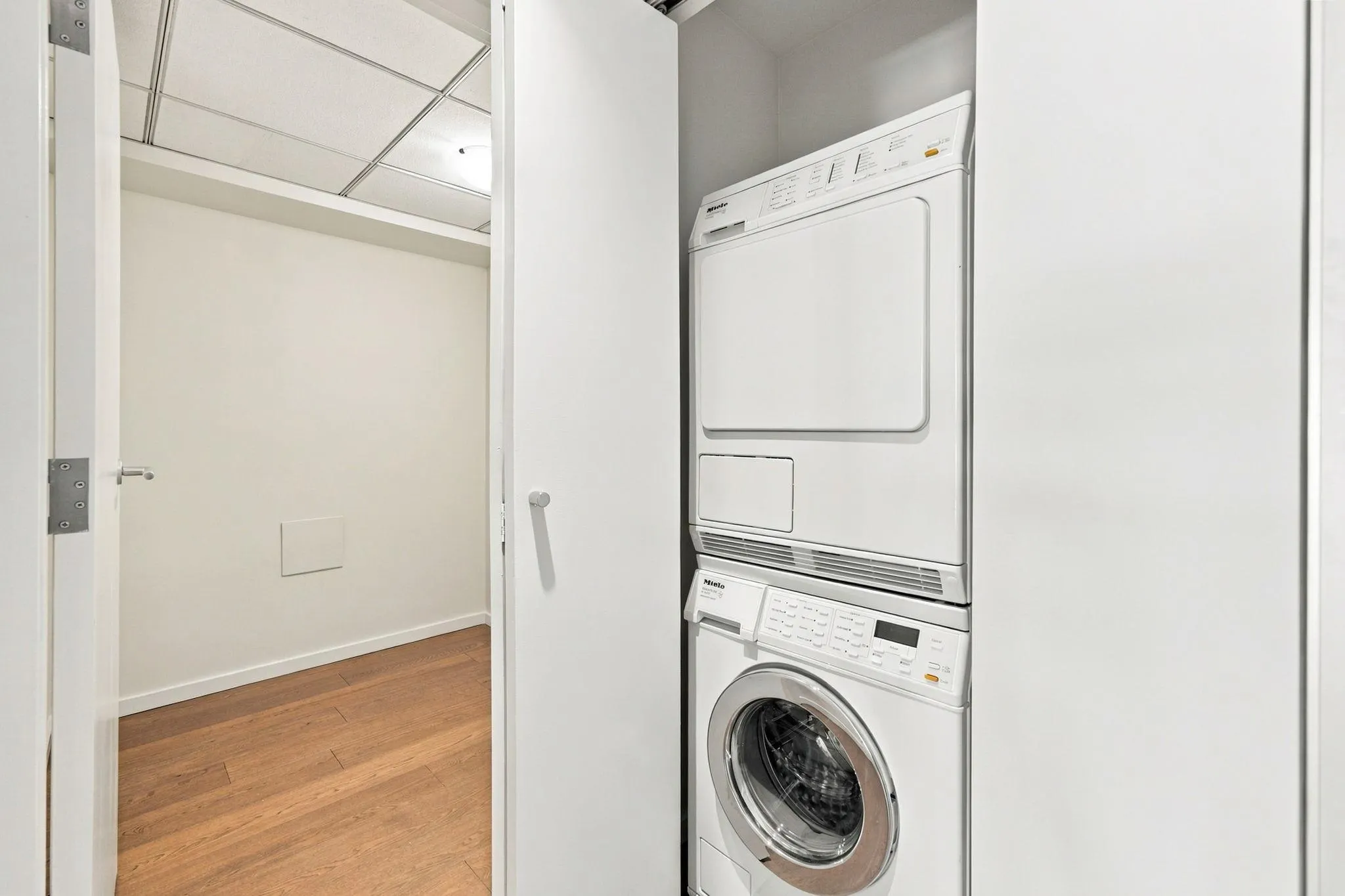 1011 W Cordova Street #2506