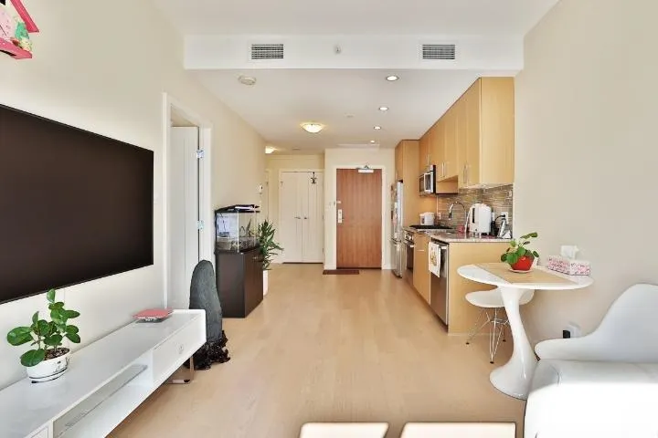 38 W 1st Avenue #1011