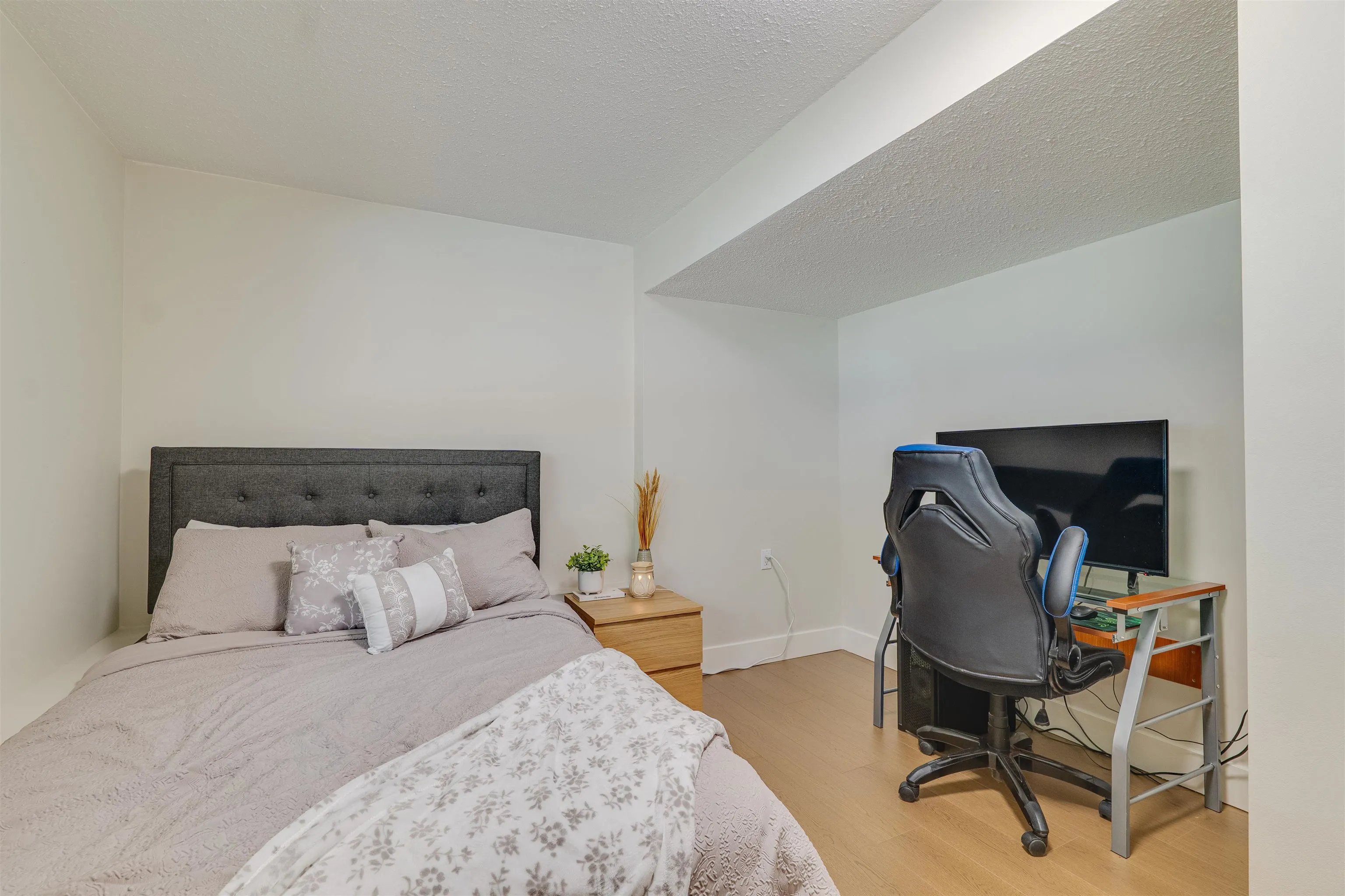 7820 Falcon Crescent