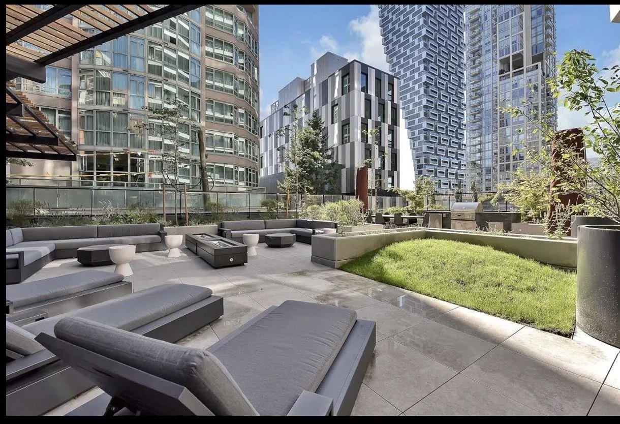 889 Pacific Street #1207