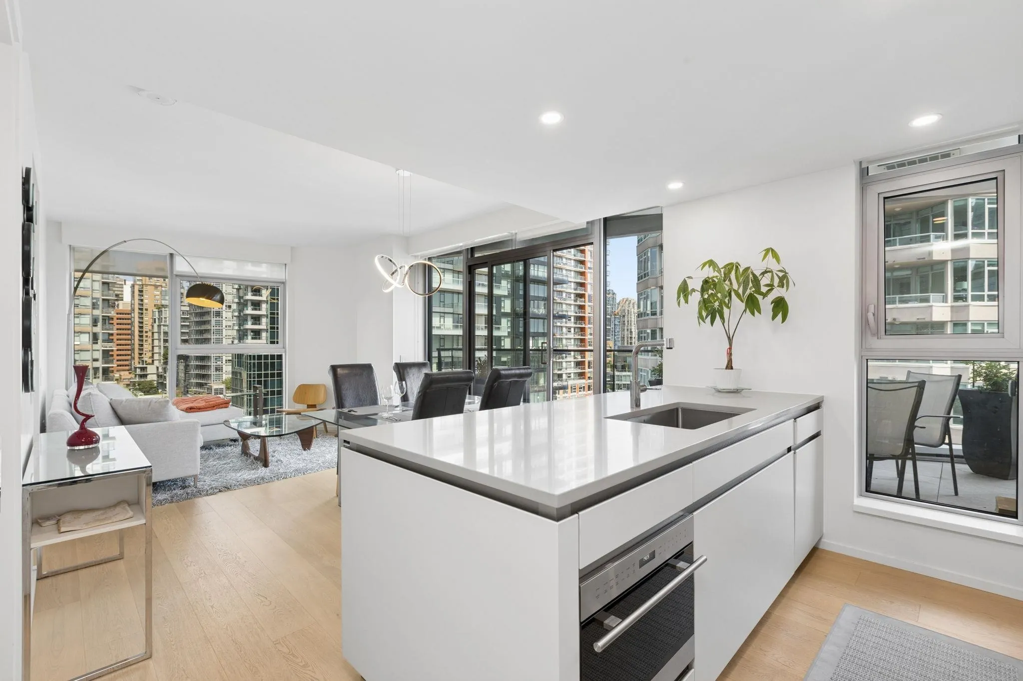889 Pacific Street #1207