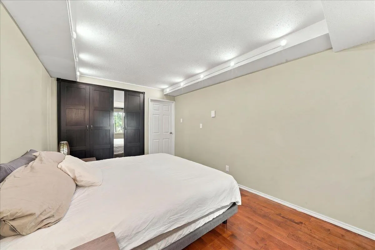 1240 Falcon Drive #5