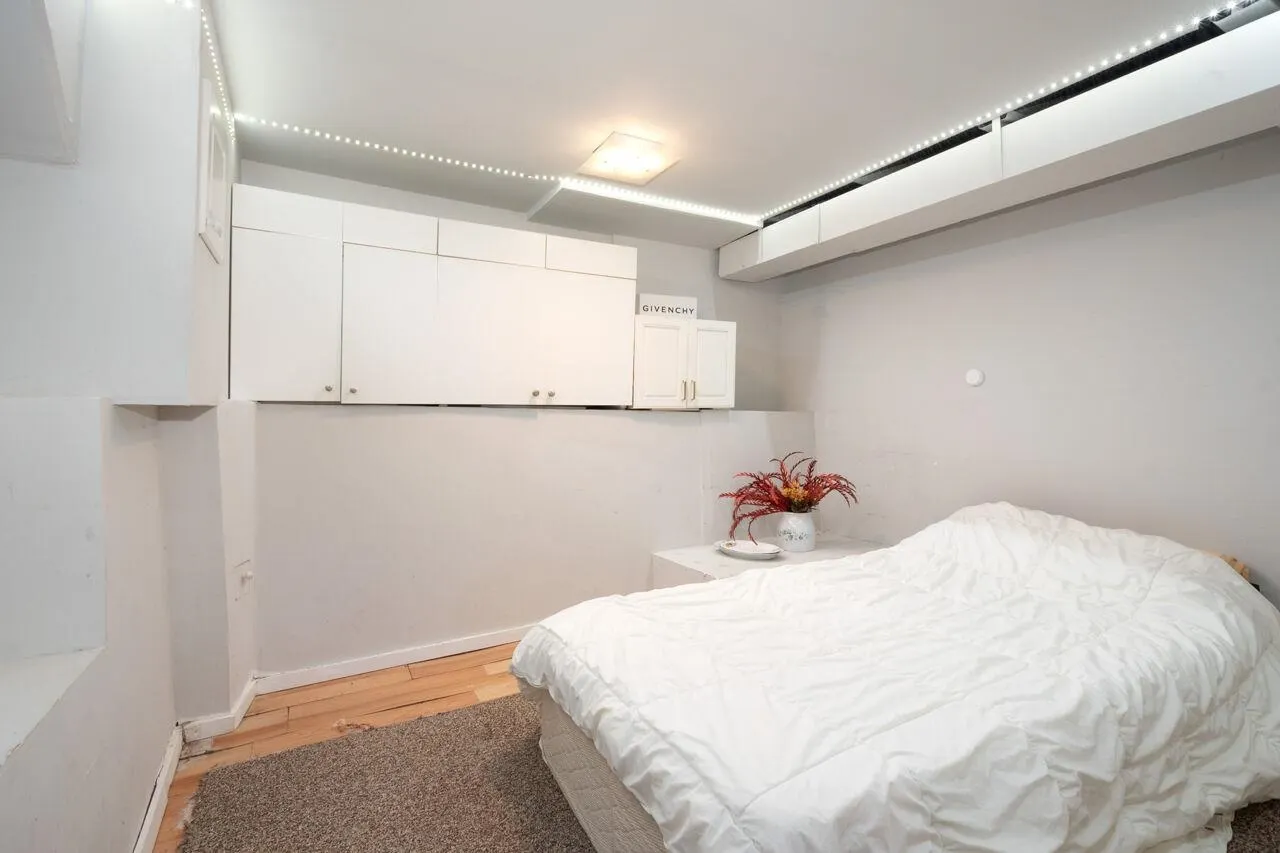 219 E 29th Street