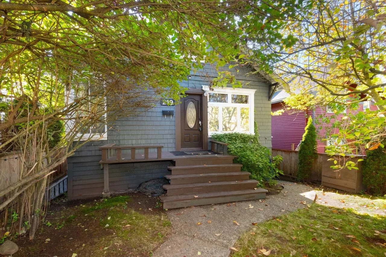 219 E 29th Street