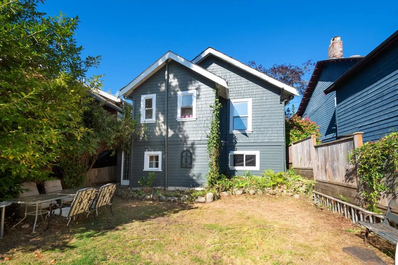 219 E 29th Street