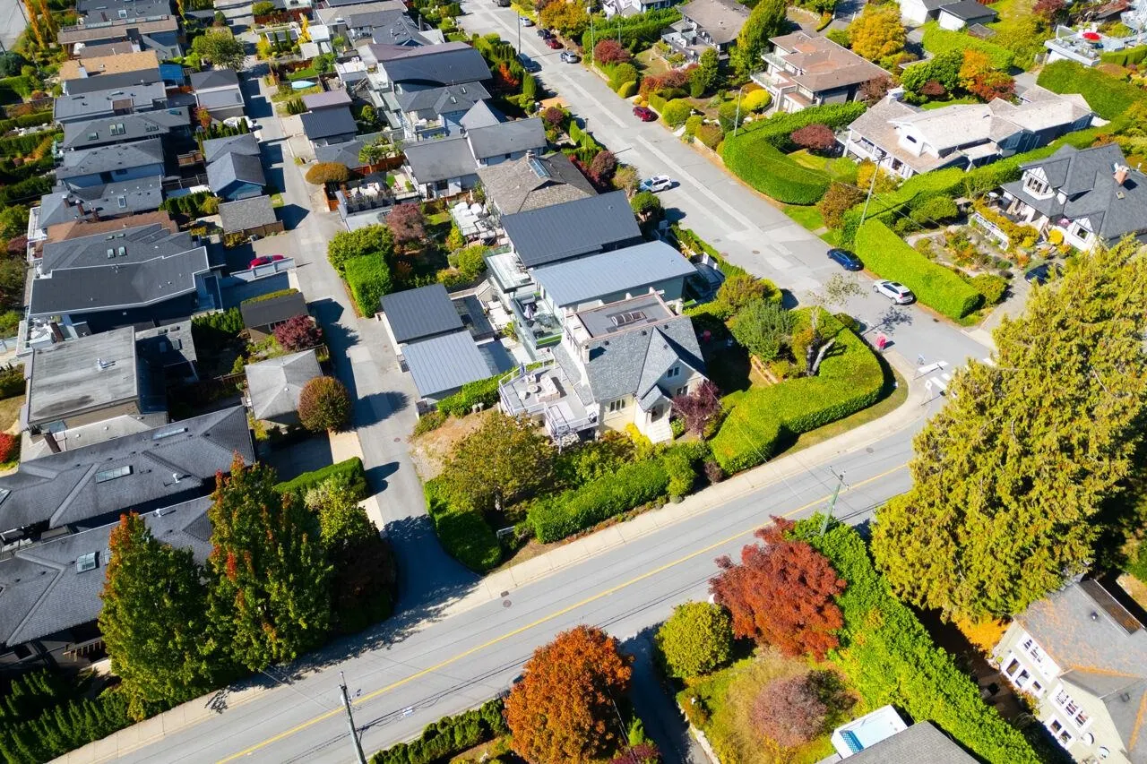 1104 Esquimalt Avenue