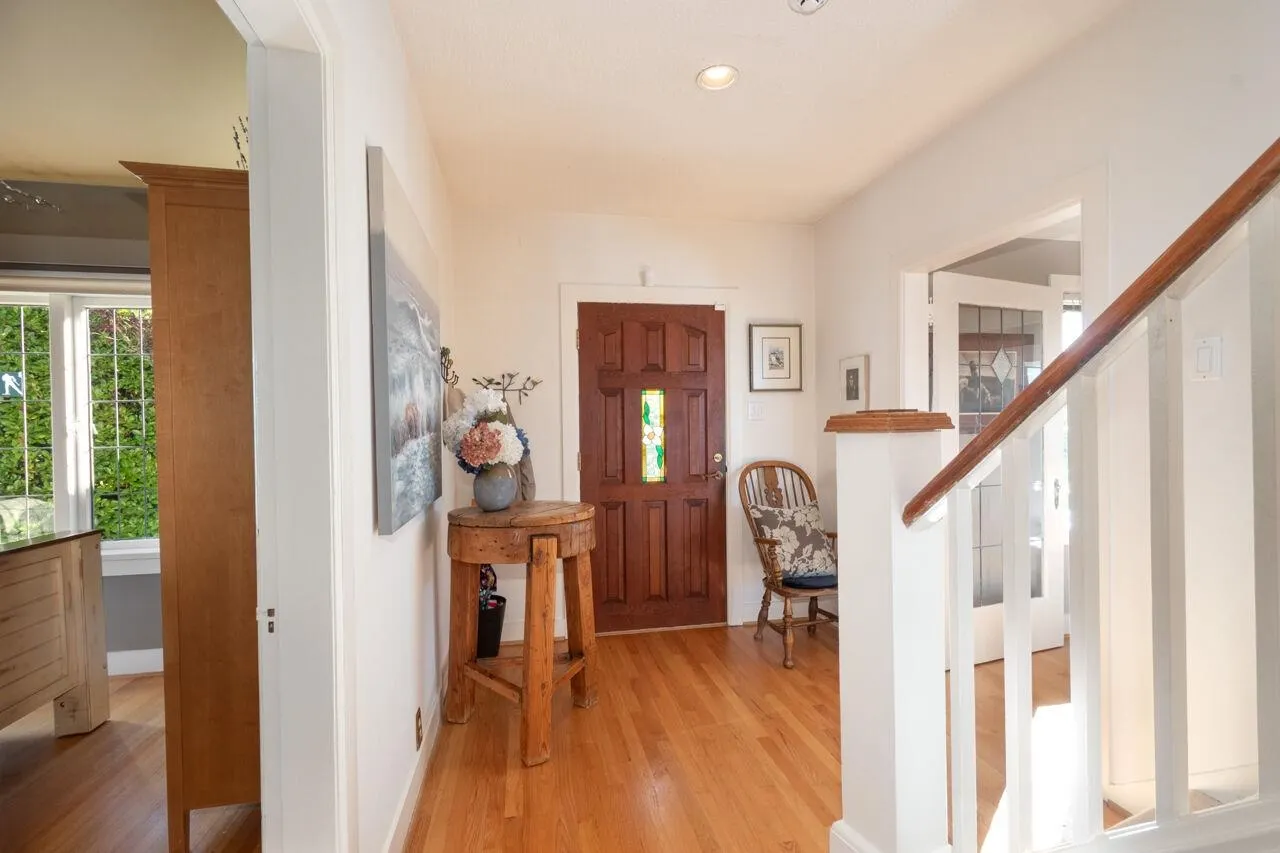 1104 Esquimalt Avenue