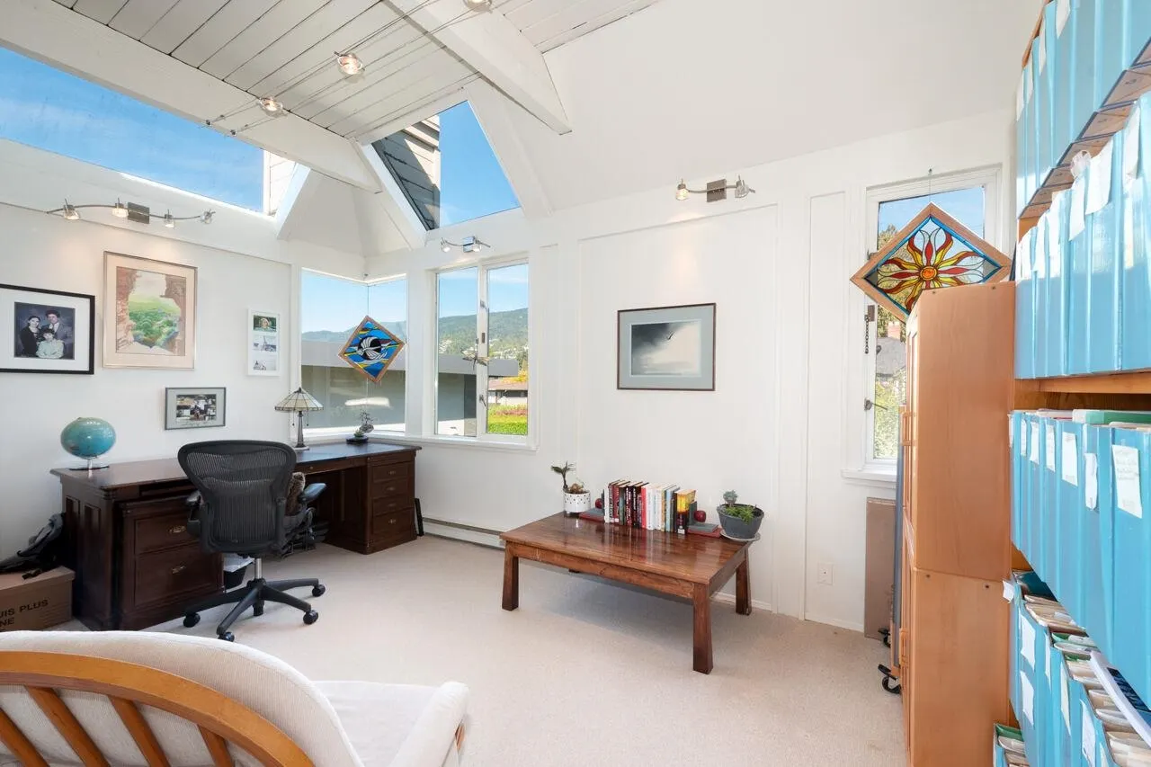 1104 Esquimalt Avenue