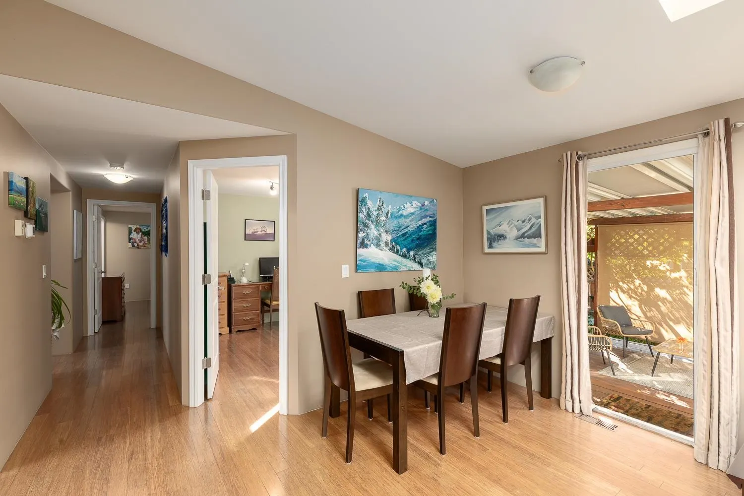 1008 Edgewater Crescent