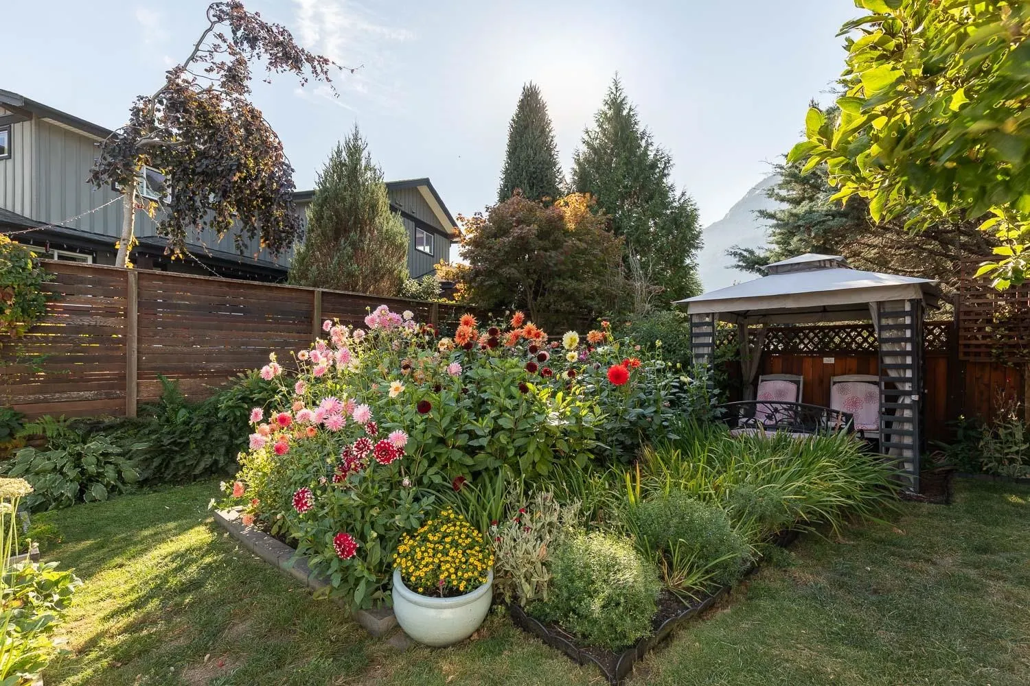 1008 Edgewater Crescent