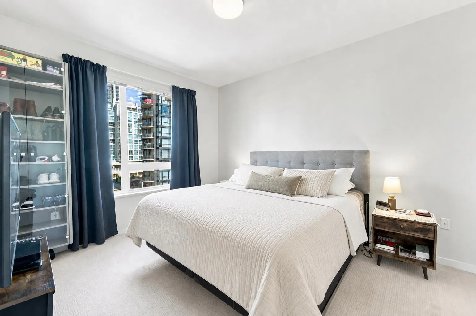 123 W 1st Street #606
