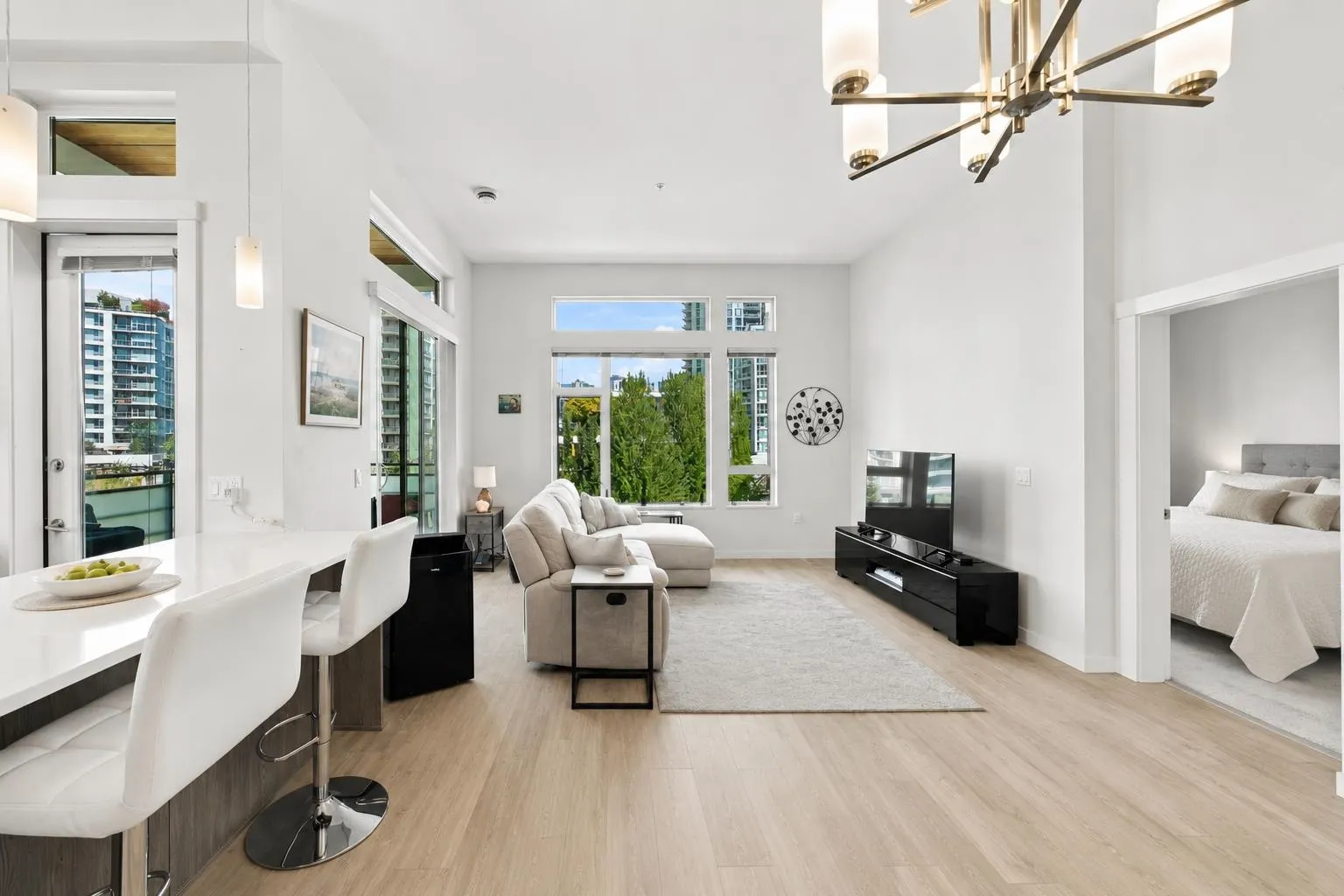 123 W 1st Street #606