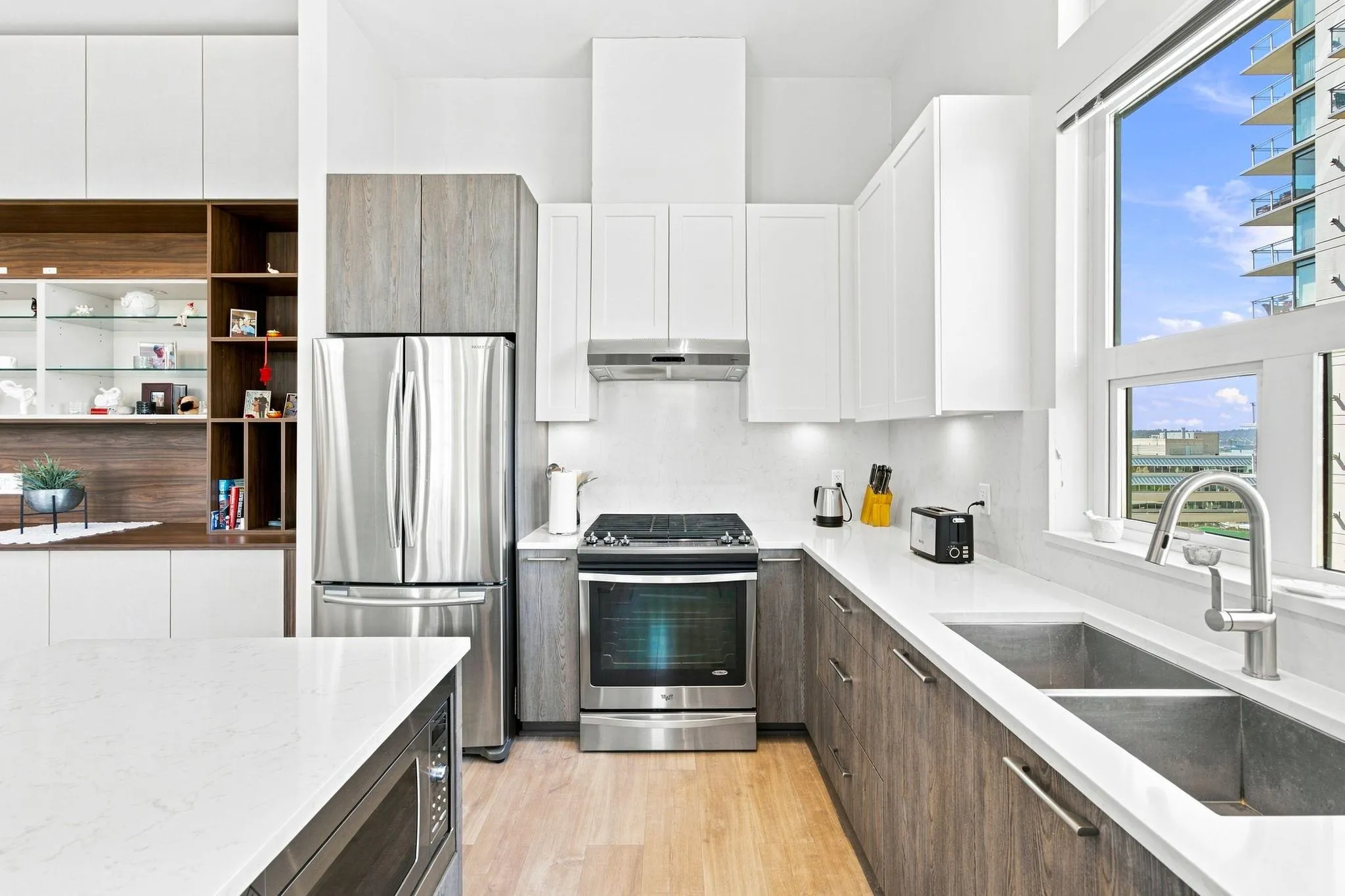 123 W 1st Street #606