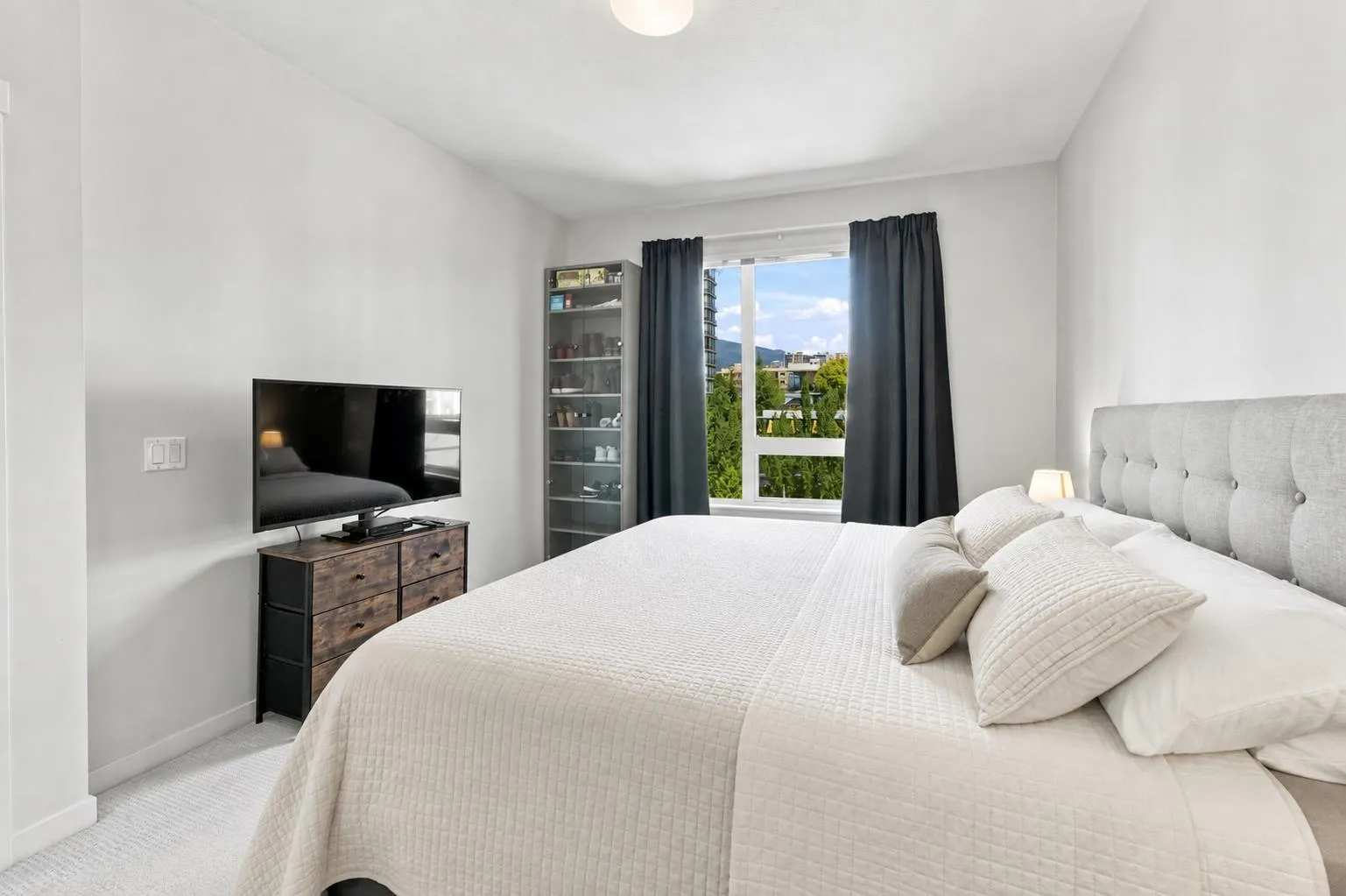 123 W 1st Street #606