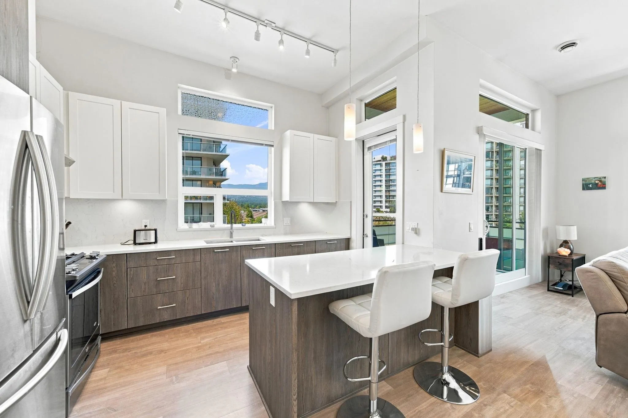 123 W 1st Street #606