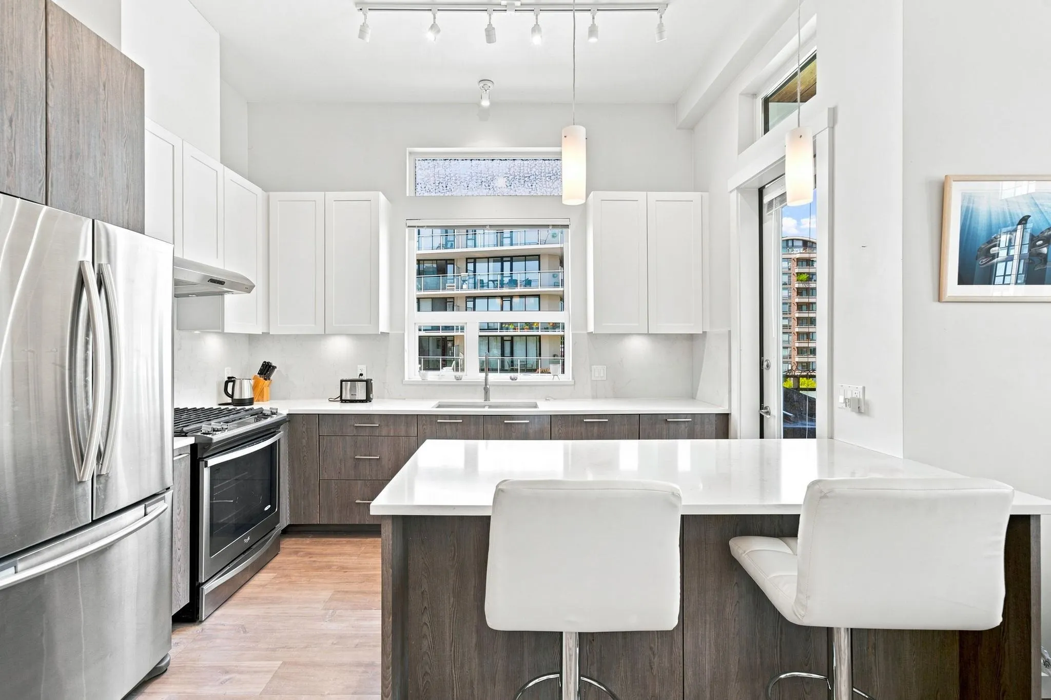 123 W 1st Street #606