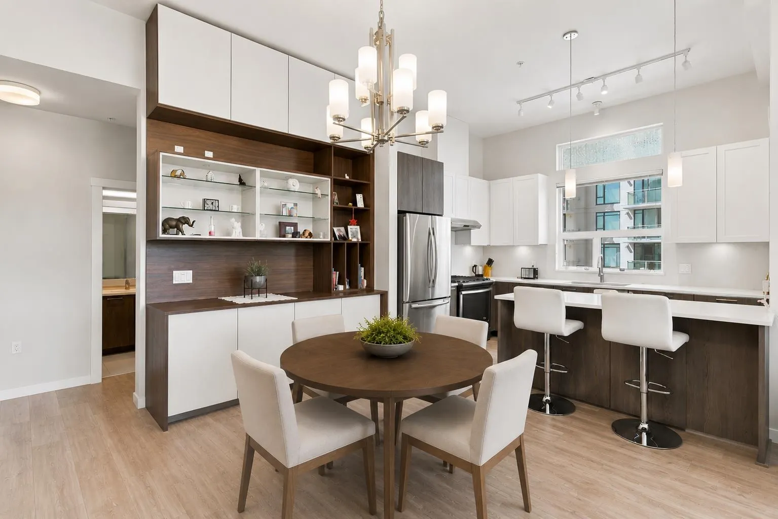 123 W 1st Street #606