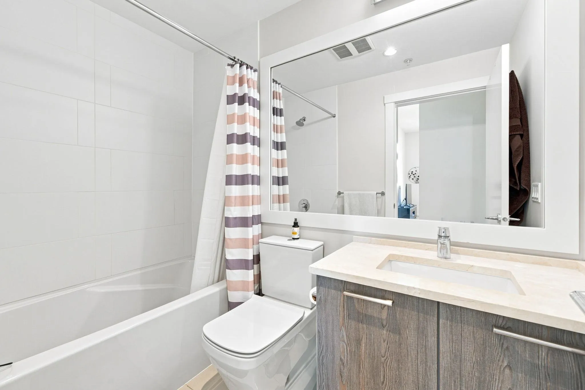 123 W 1st Street #606