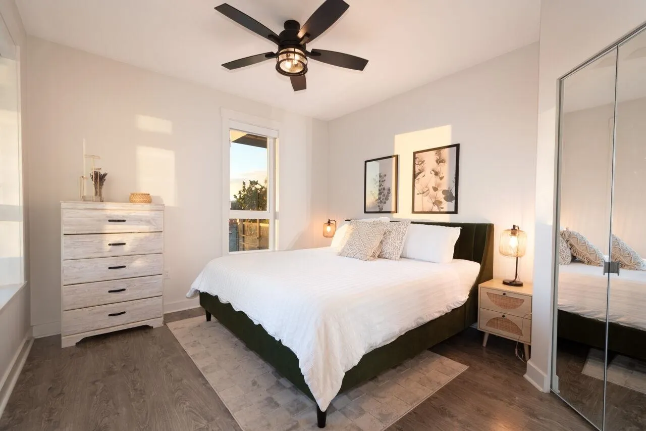 733 W 14th Street #417