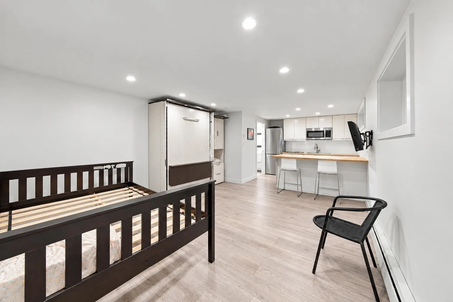 1095 W Keith Road