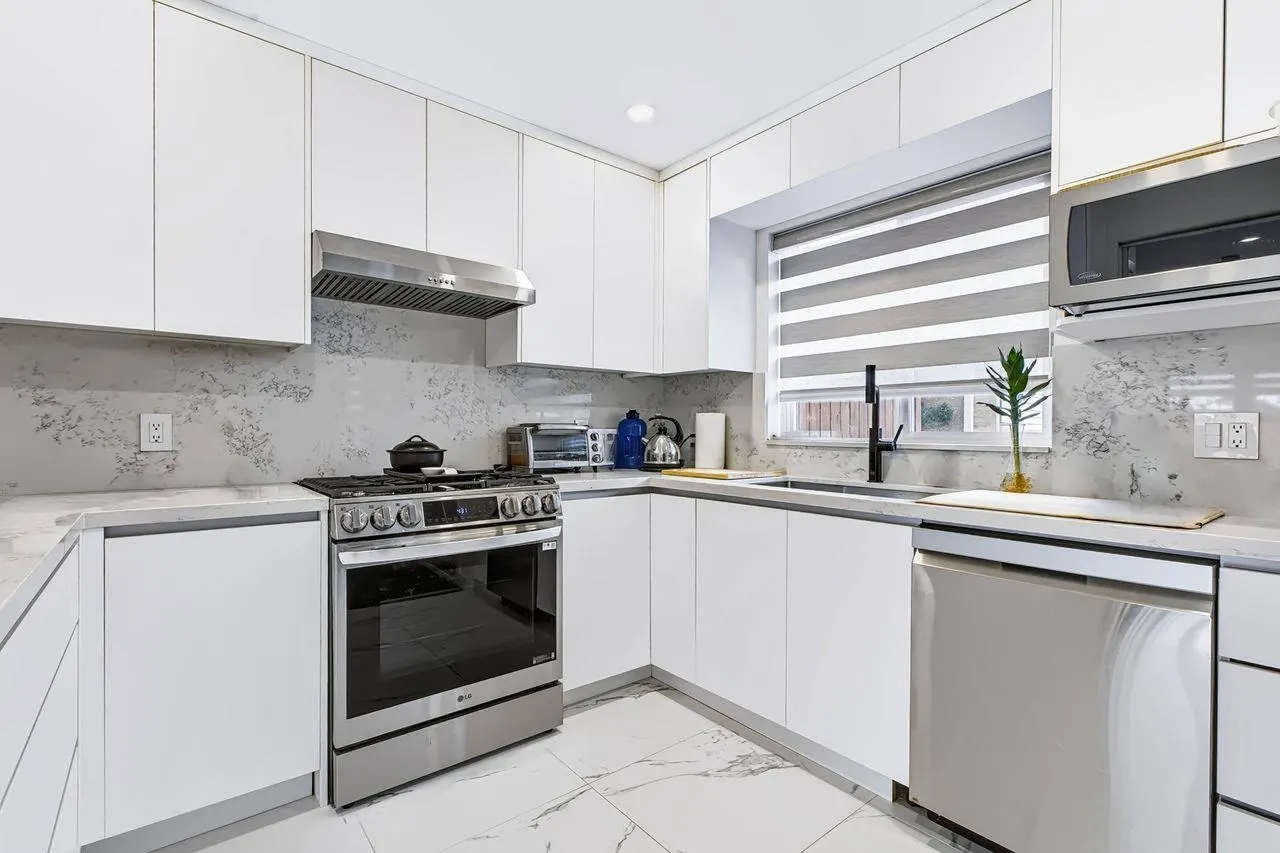 1135 Cartier Avenue #3