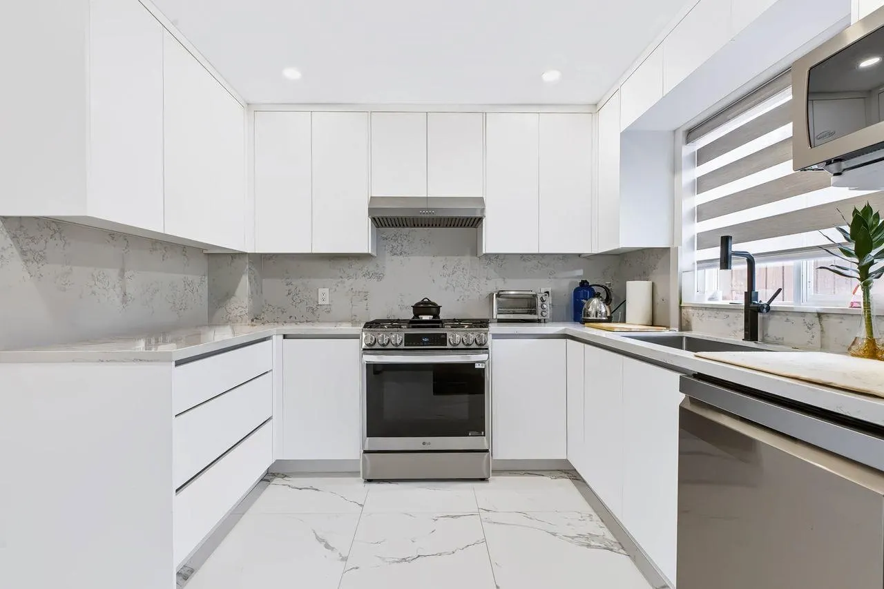 1135 Cartier Avenue #3