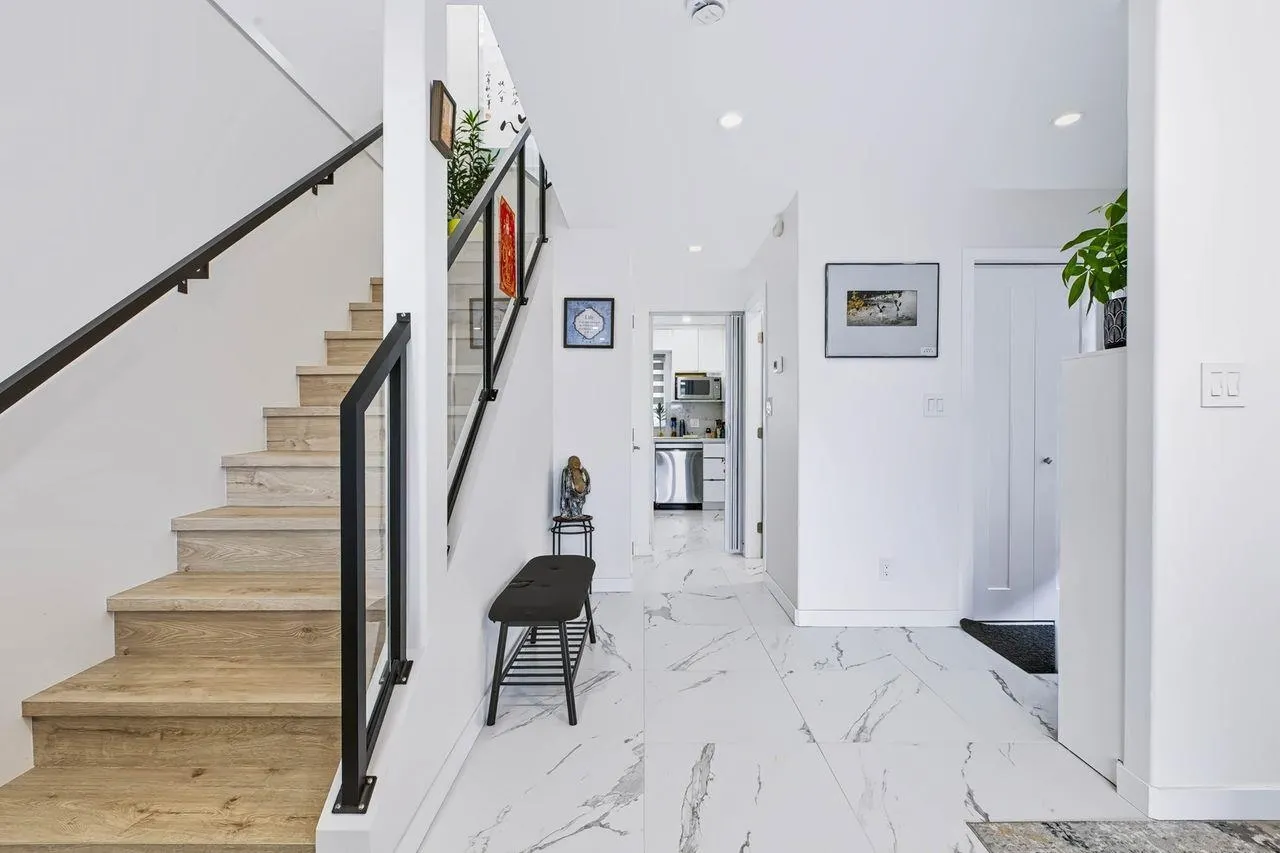 1135 Cartier Avenue #3