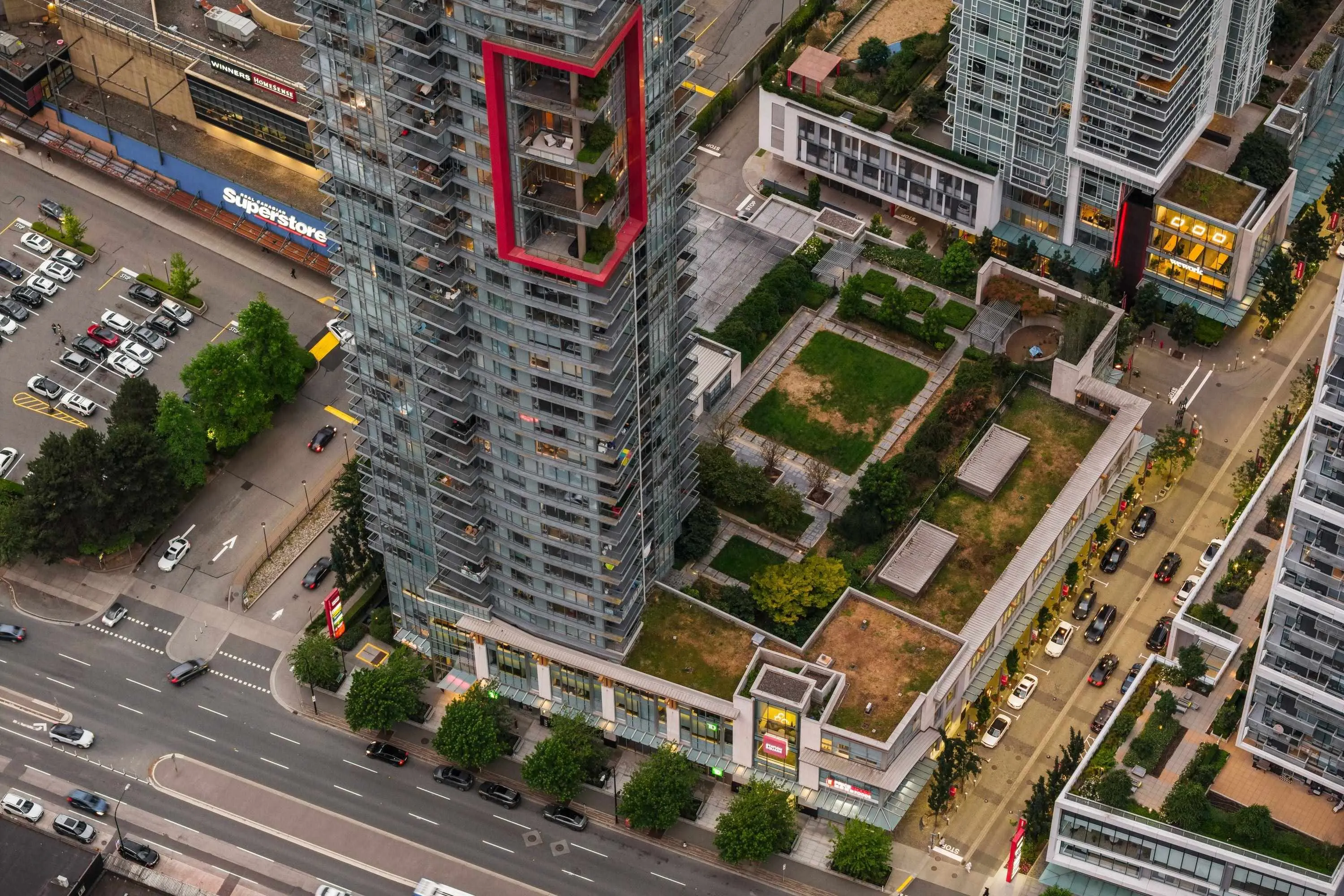 4688 Kingsway #2803