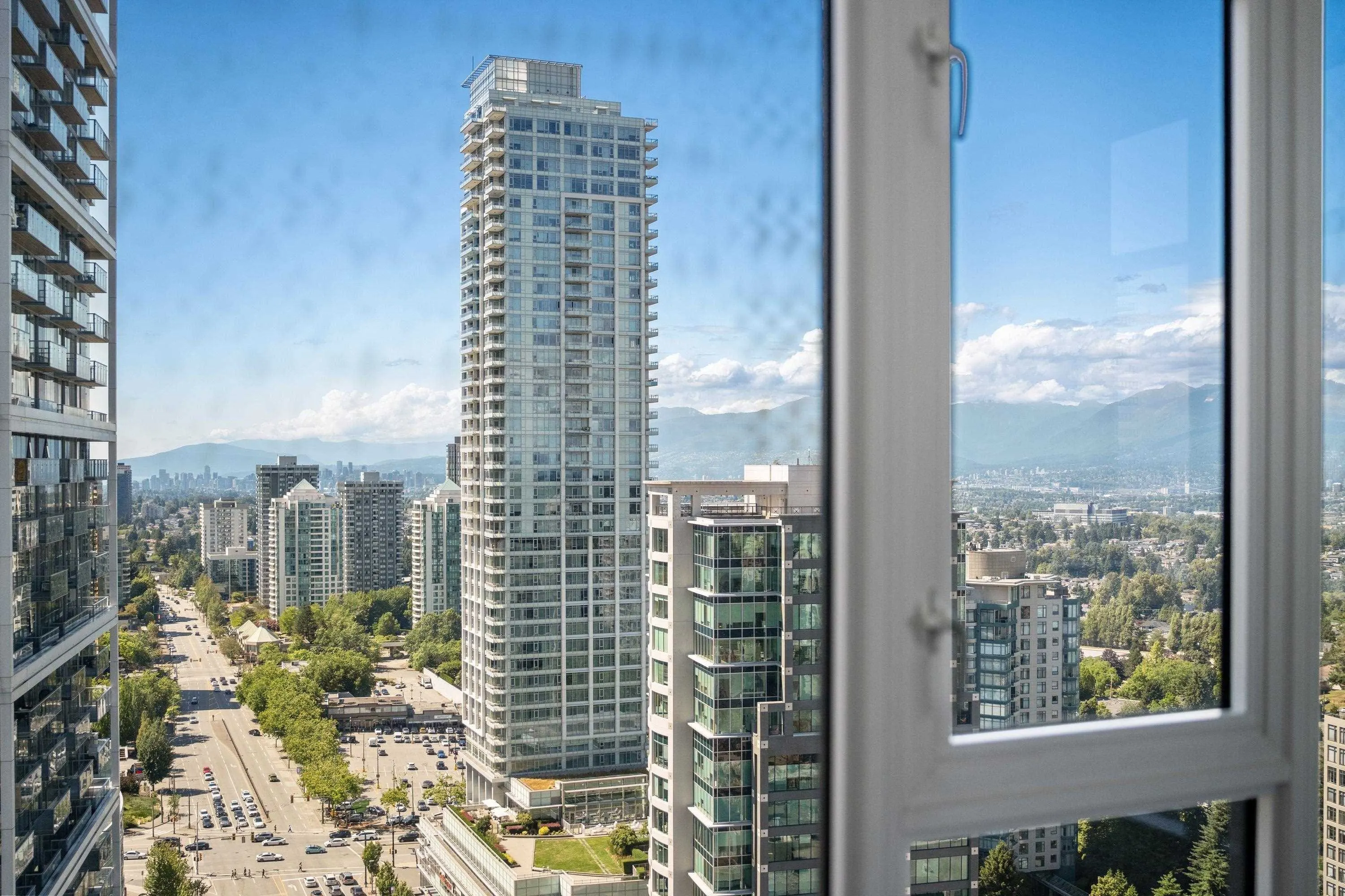 4688 Kingsway #2803