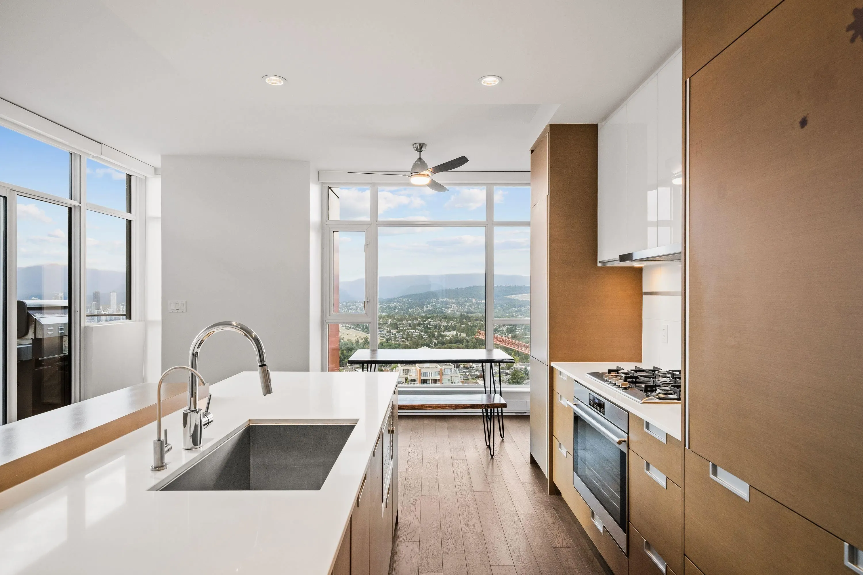 4688 Kingsway #2803