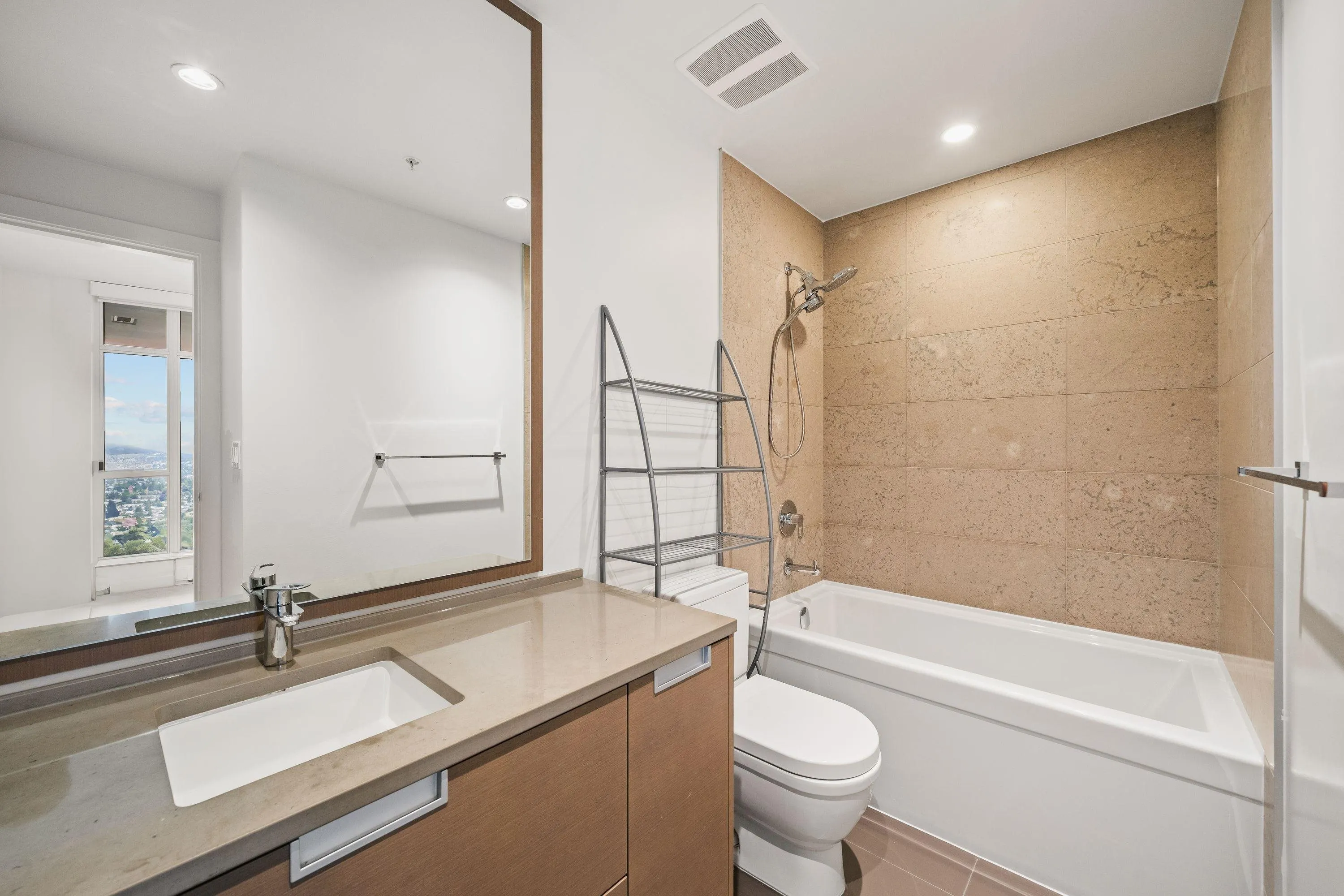 4688 Kingsway #2803
