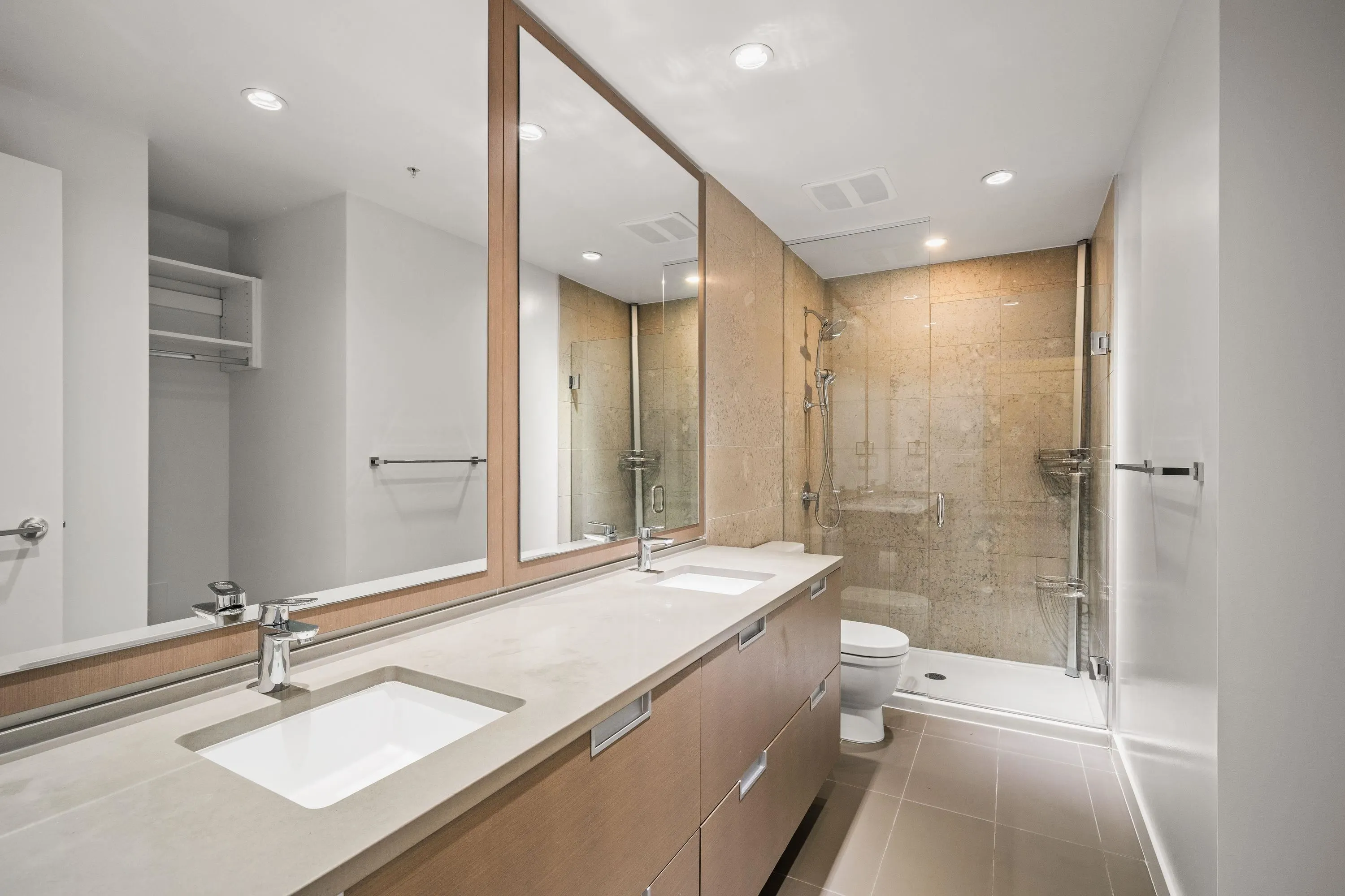 4688 Kingsway #2803