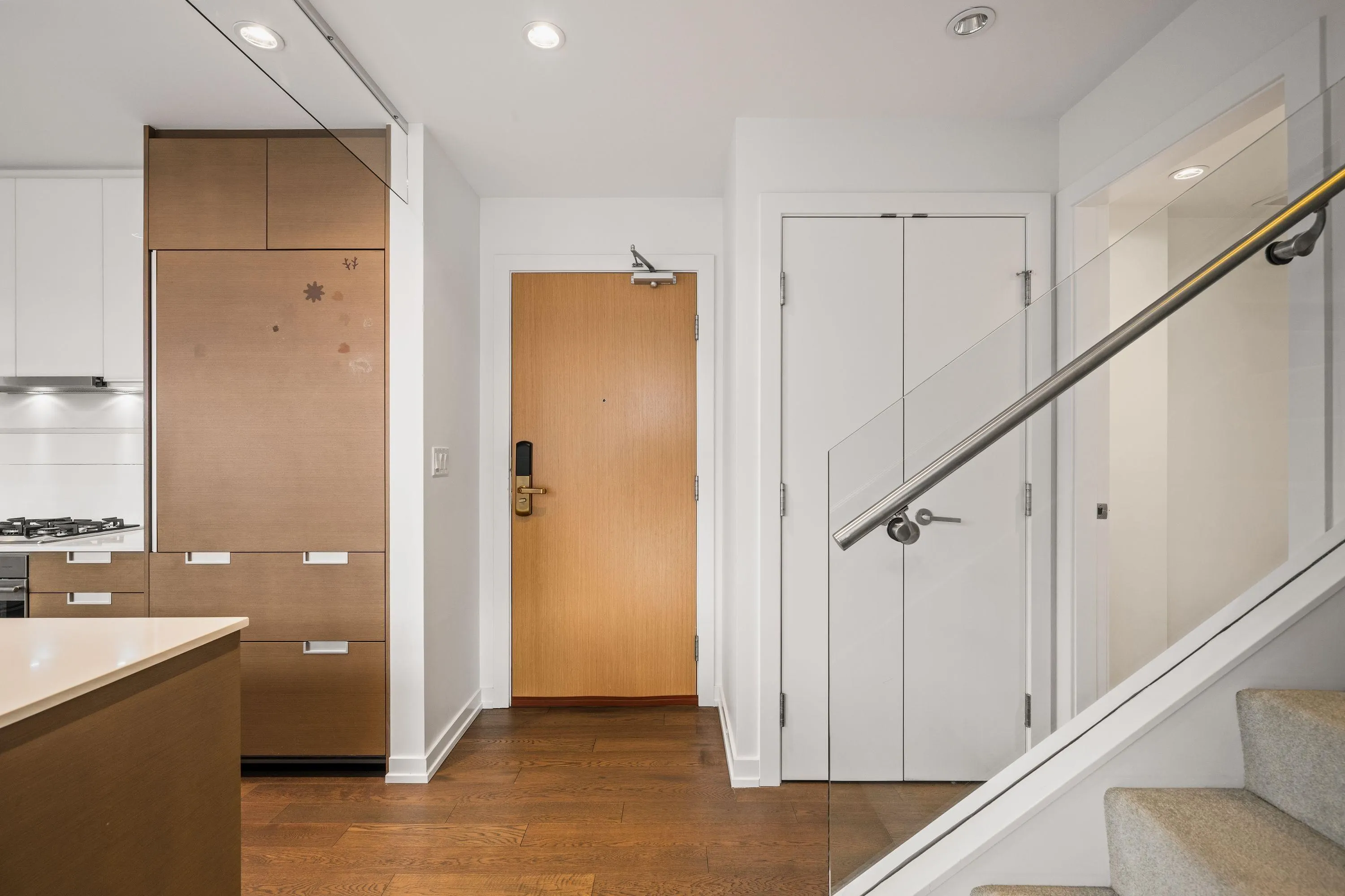 4688 Kingsway #2803