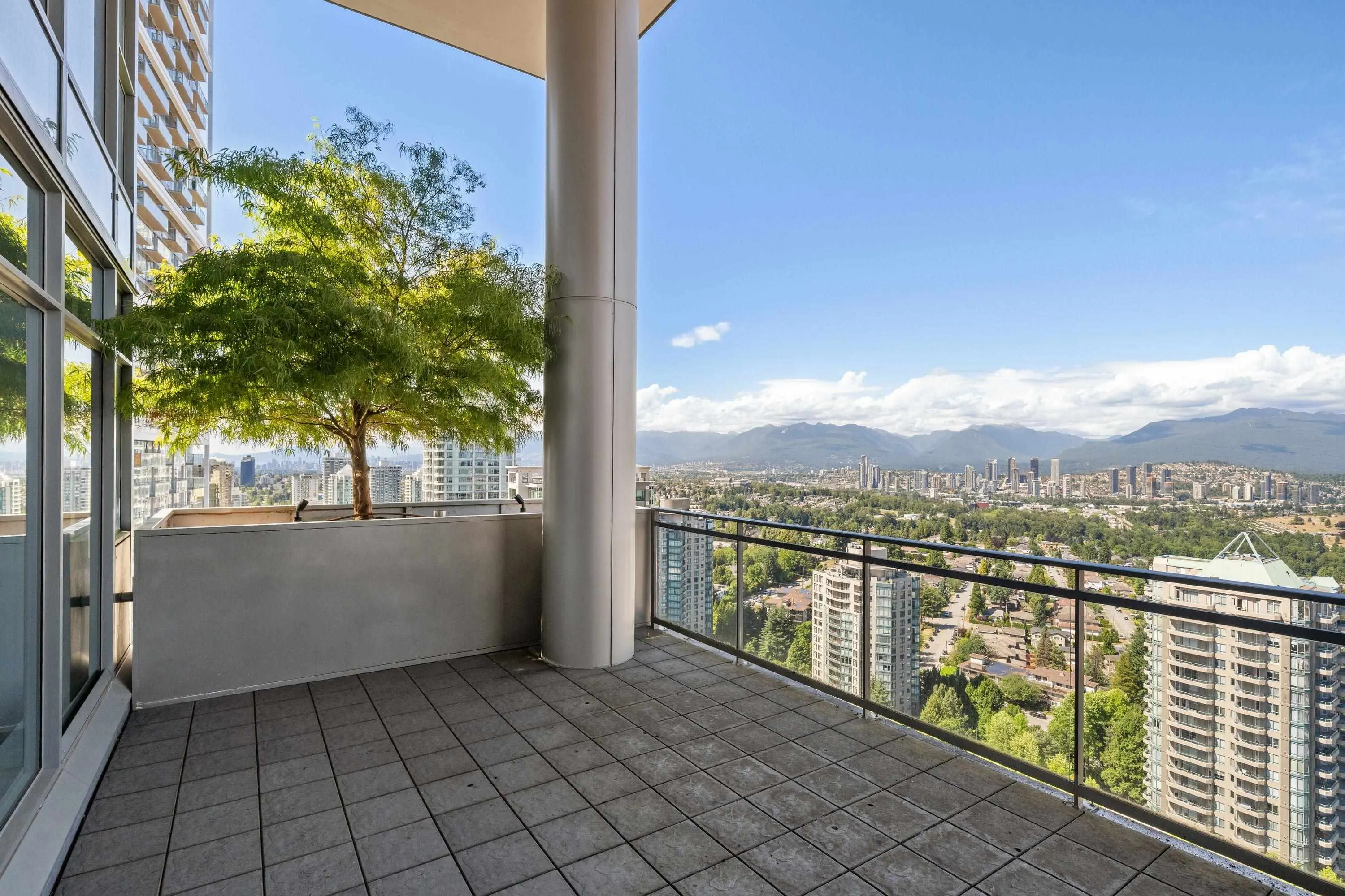 4688 Kingsway #2803