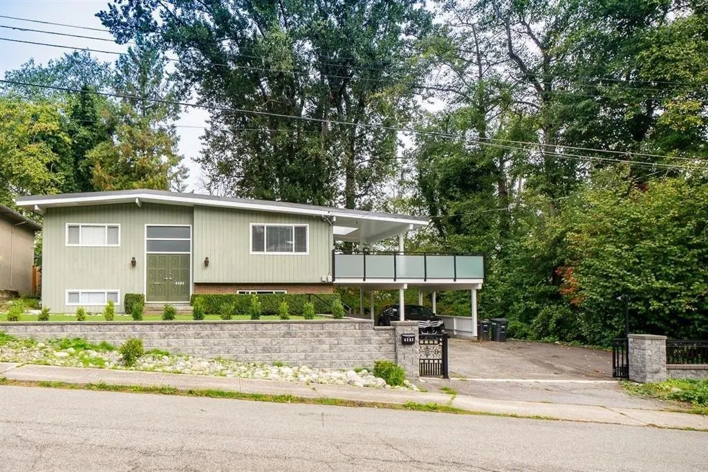 4383 Pinewood Crescent