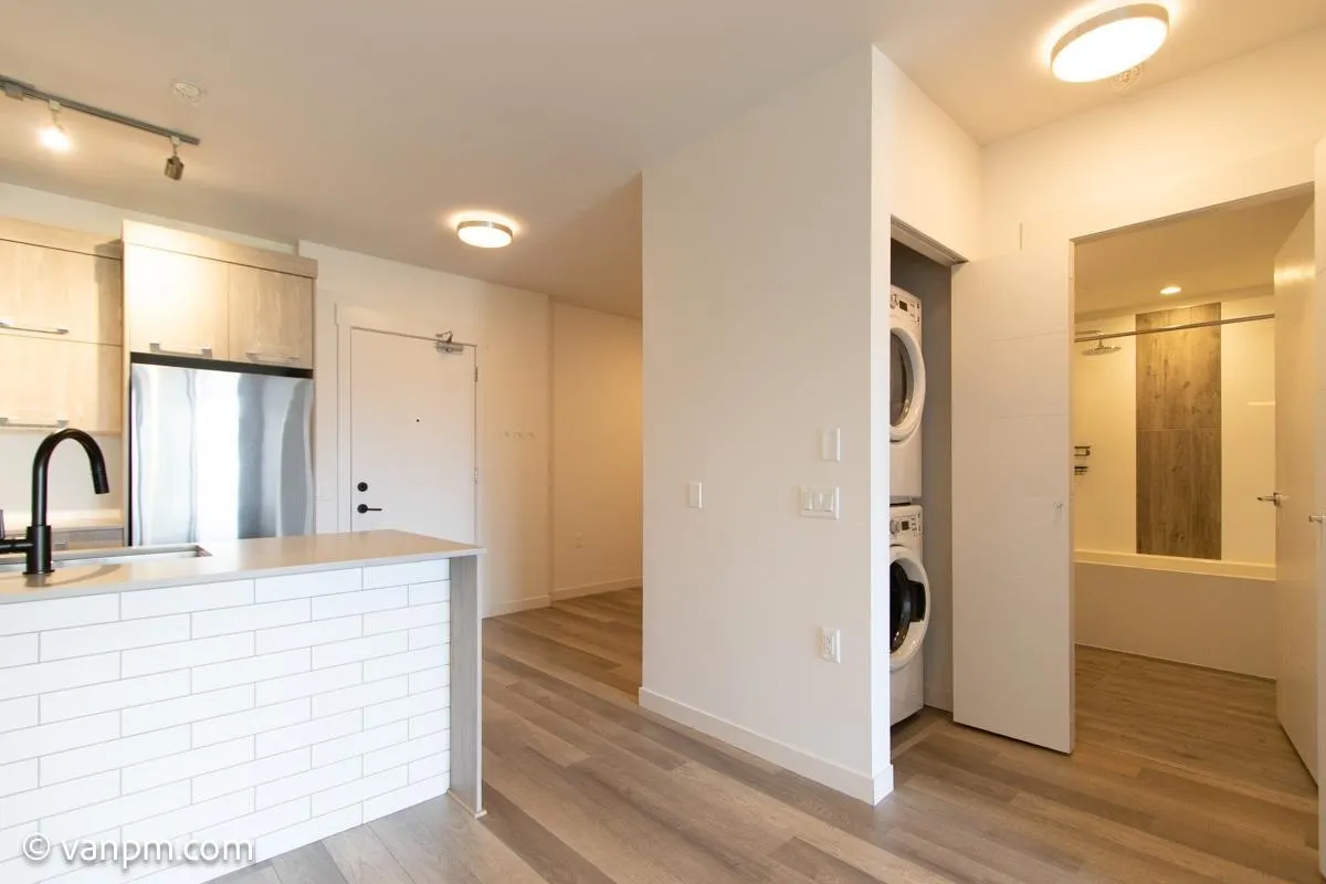 1012 Auckland Street #206
