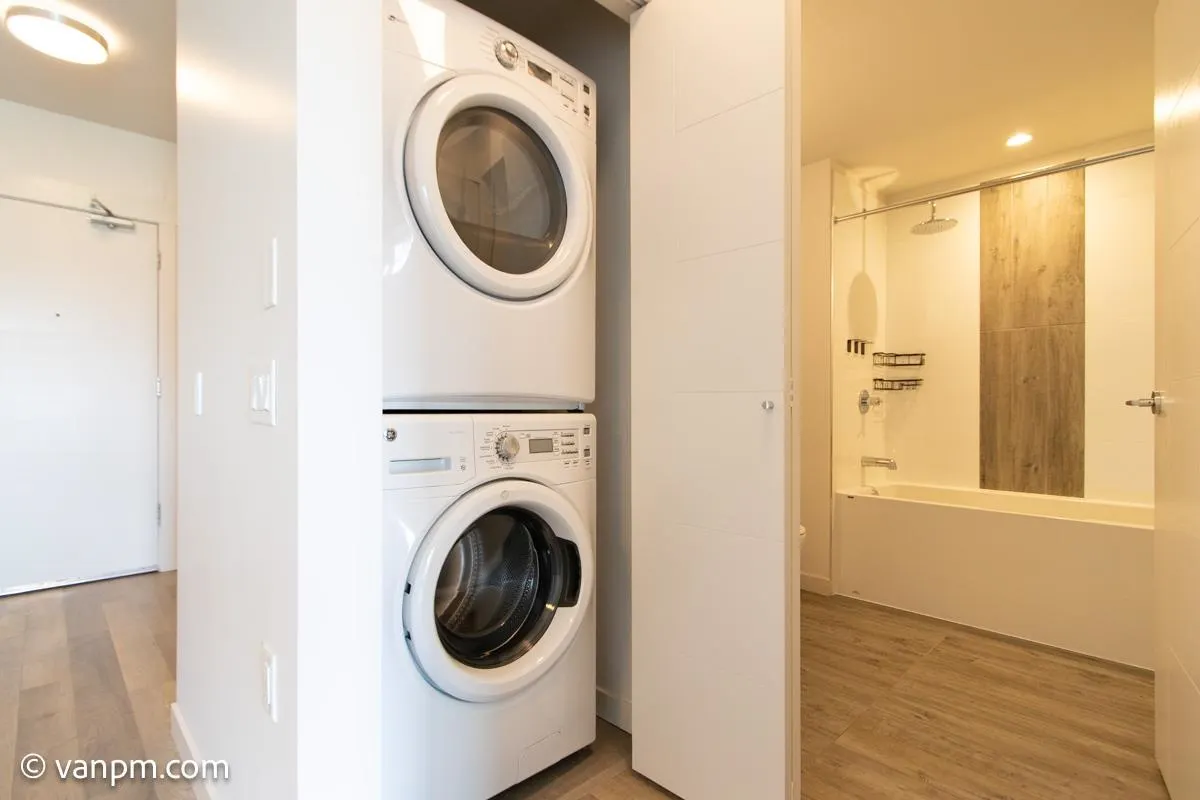 1012 Auckland Street #206