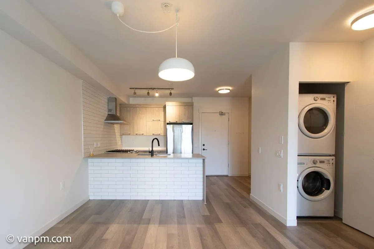 1012 Auckland Street #206