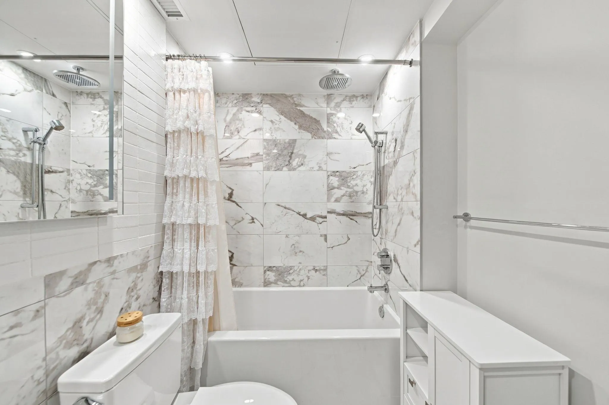 239 Keefer Street #507