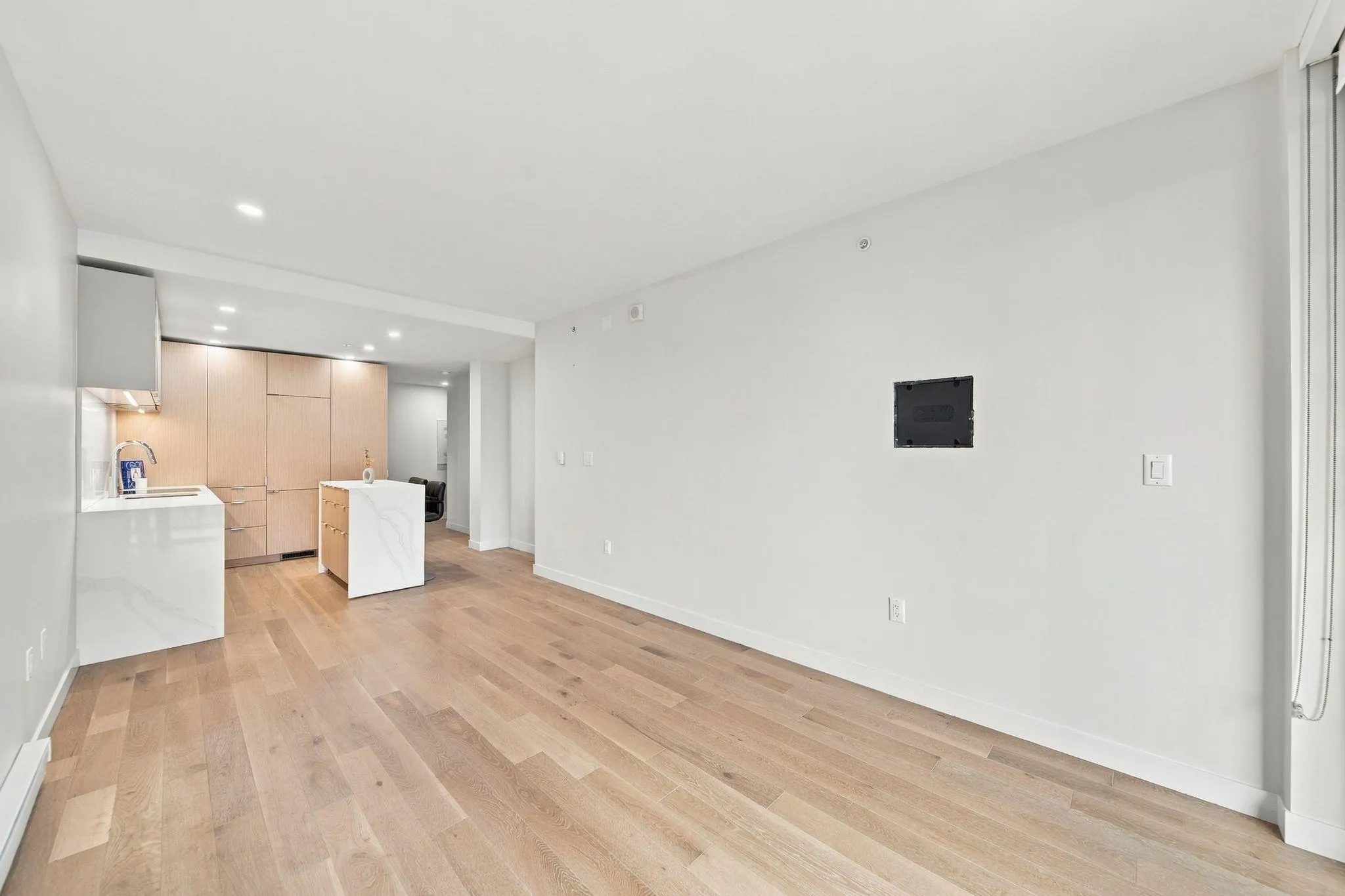 239 Keefer Street #507