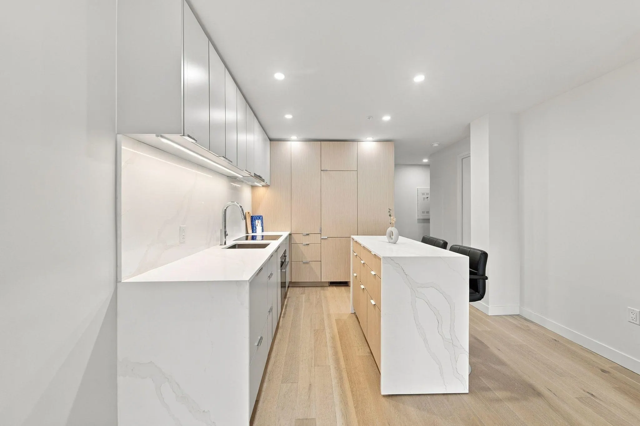 239 Keefer Street #507