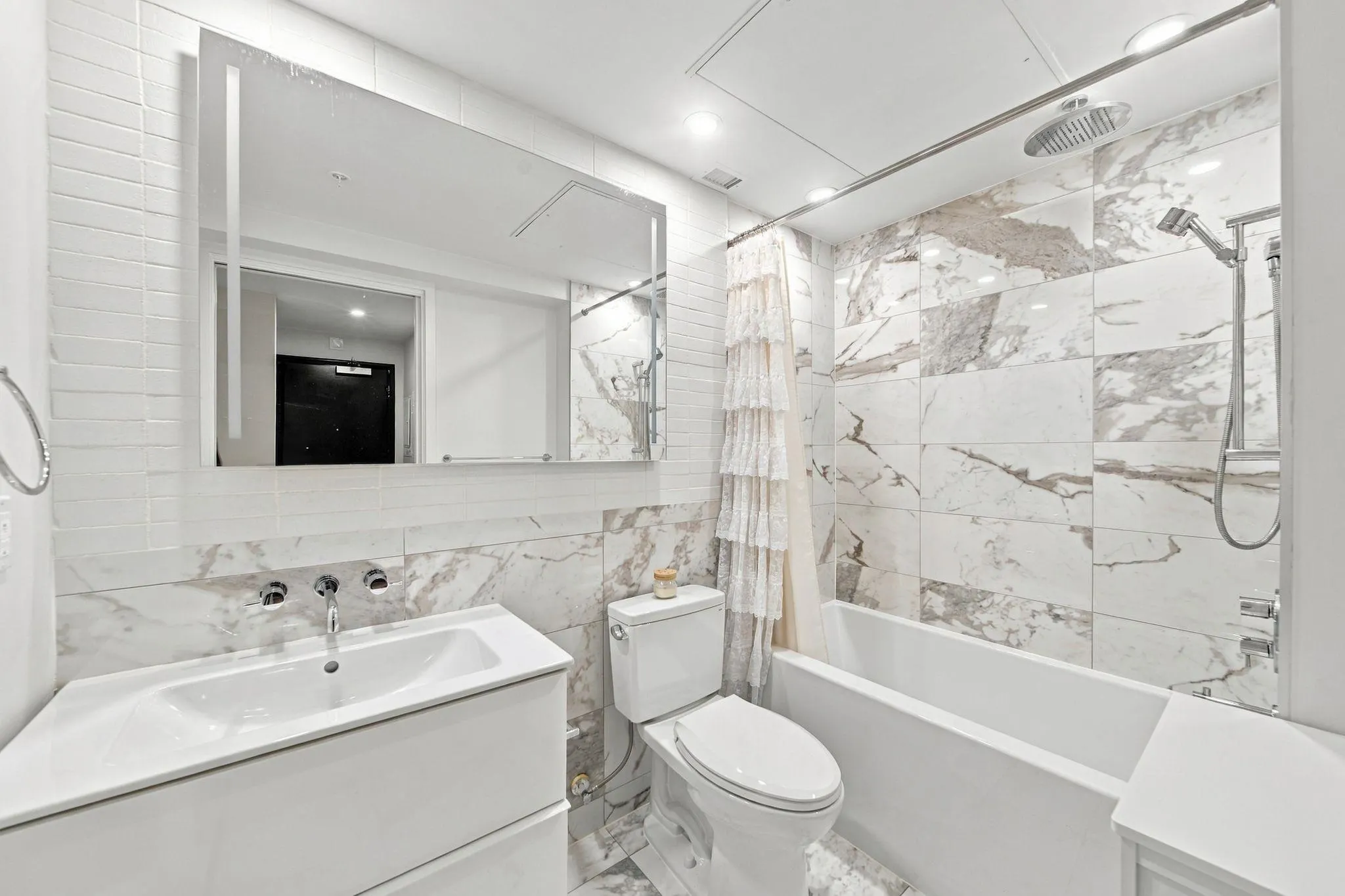 239 Keefer Street #507