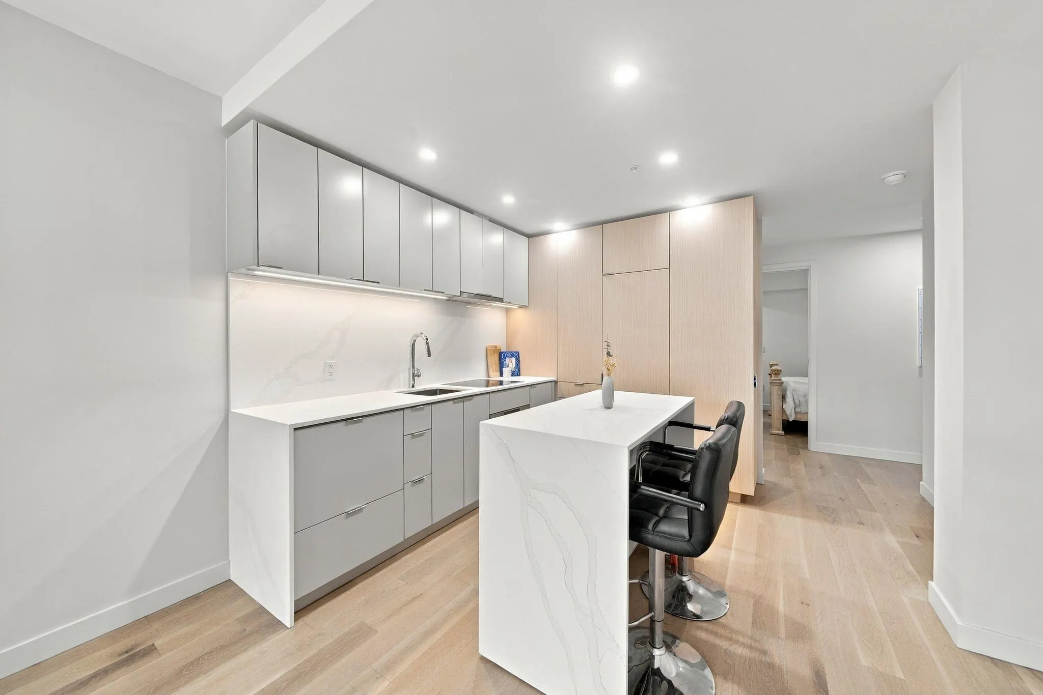 239 Keefer Street #507
