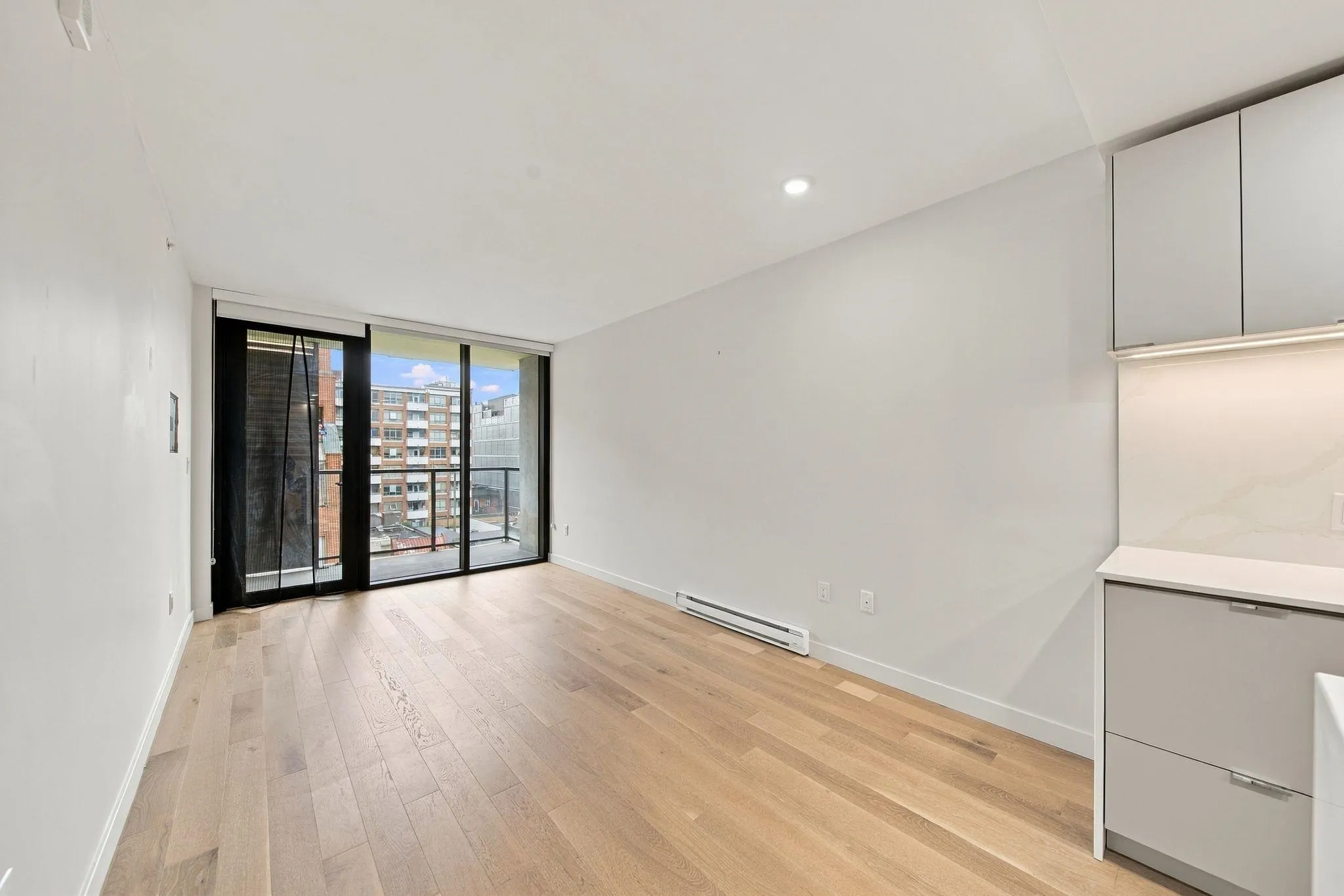 239 Keefer Street #507