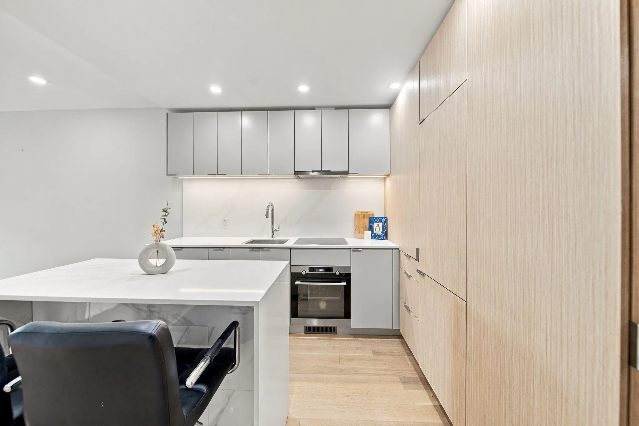 239 Keefer Street #507